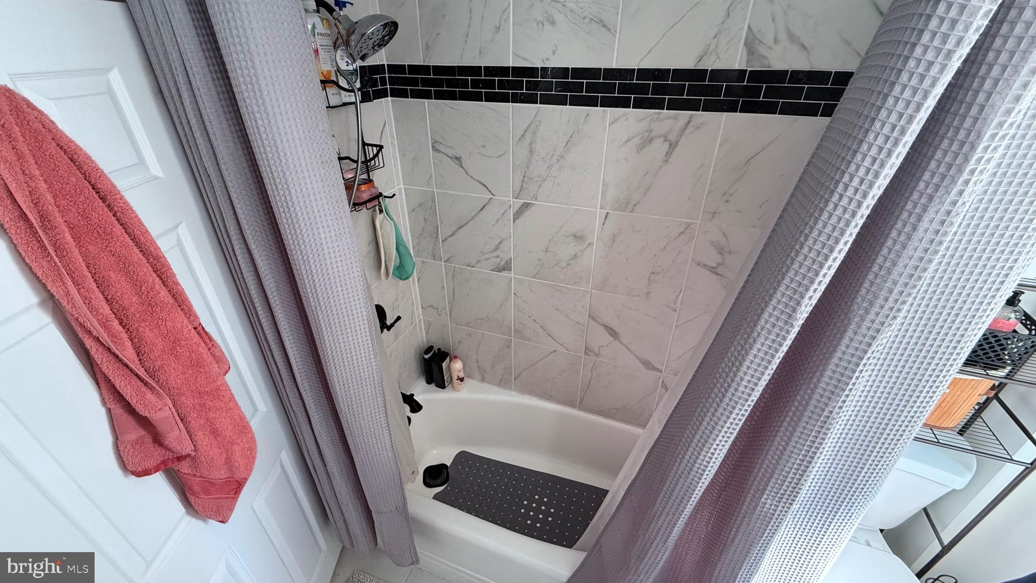 OXFORD CIRCLE - Residential