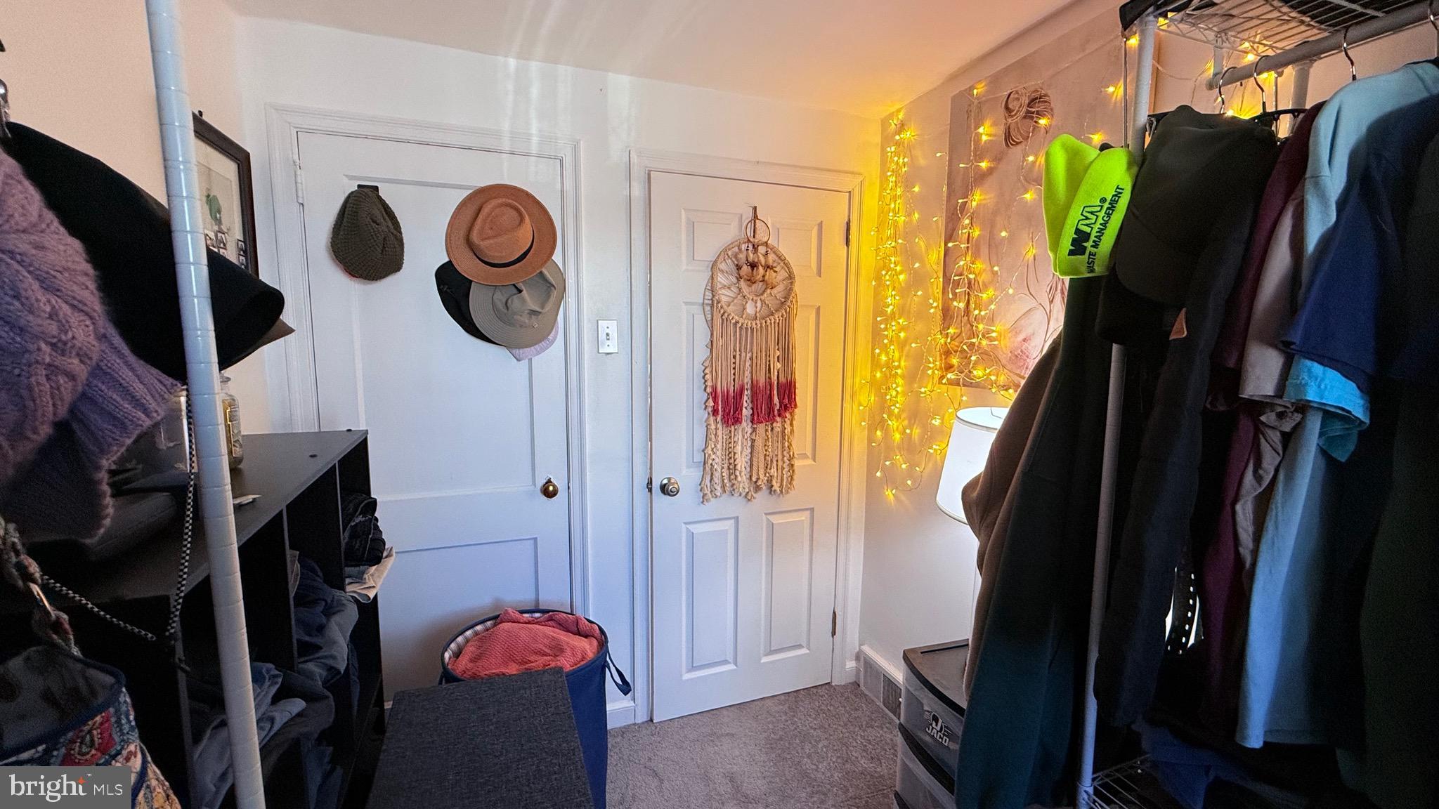 OXFORD CIRCLE - Residential