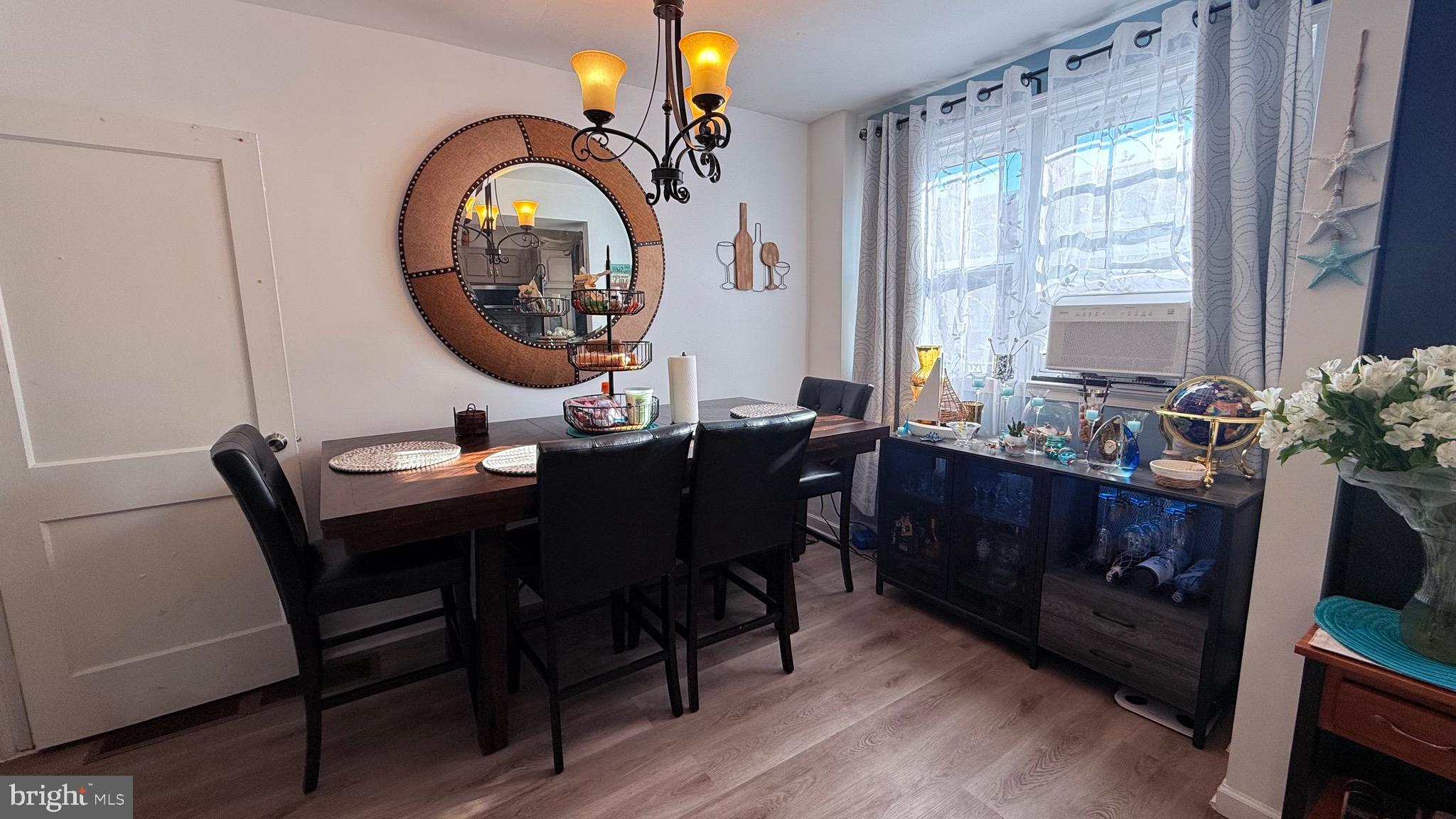 OXFORD CIRCLE - Residential