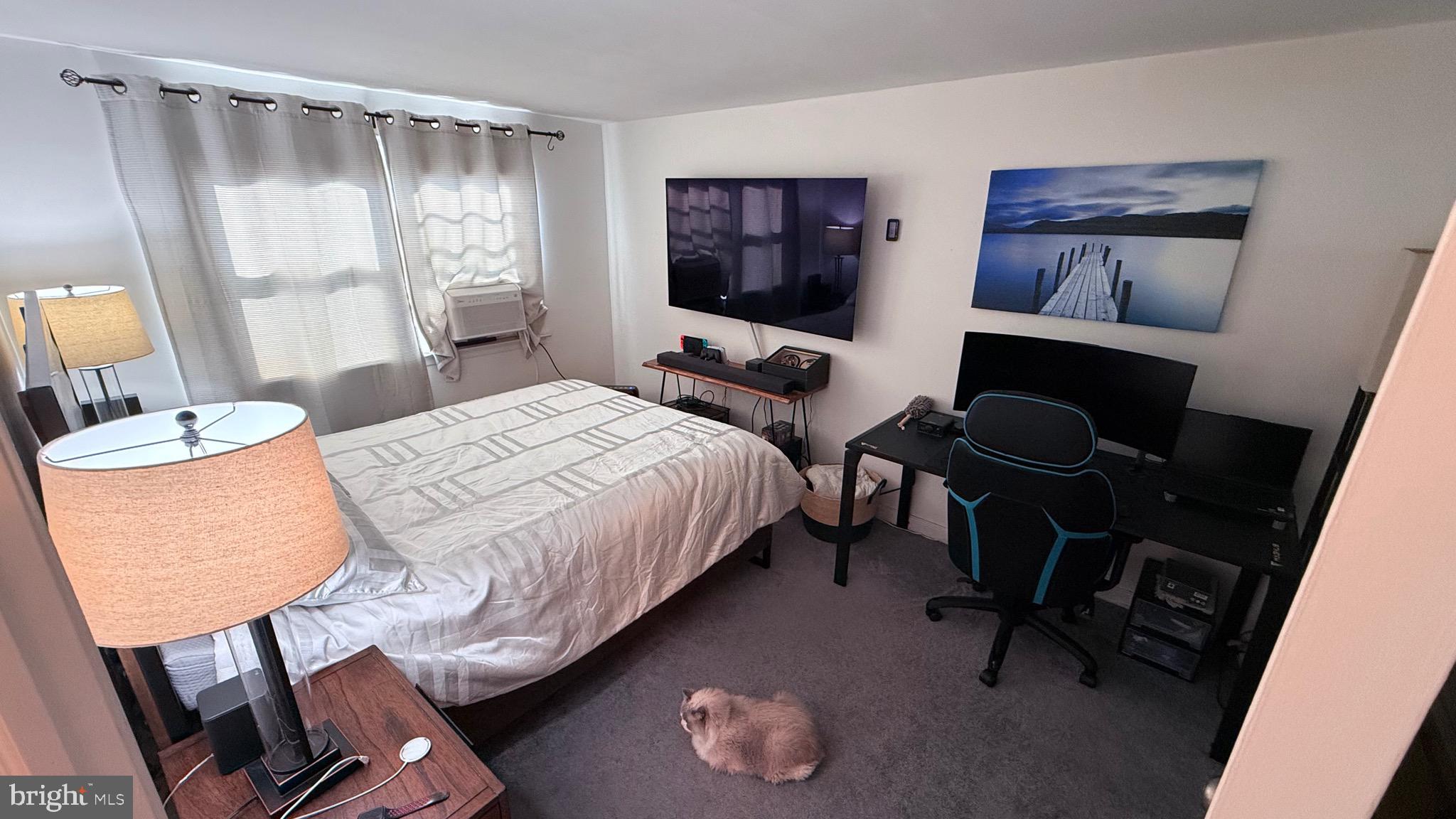 OXFORD CIRCLE - Residential