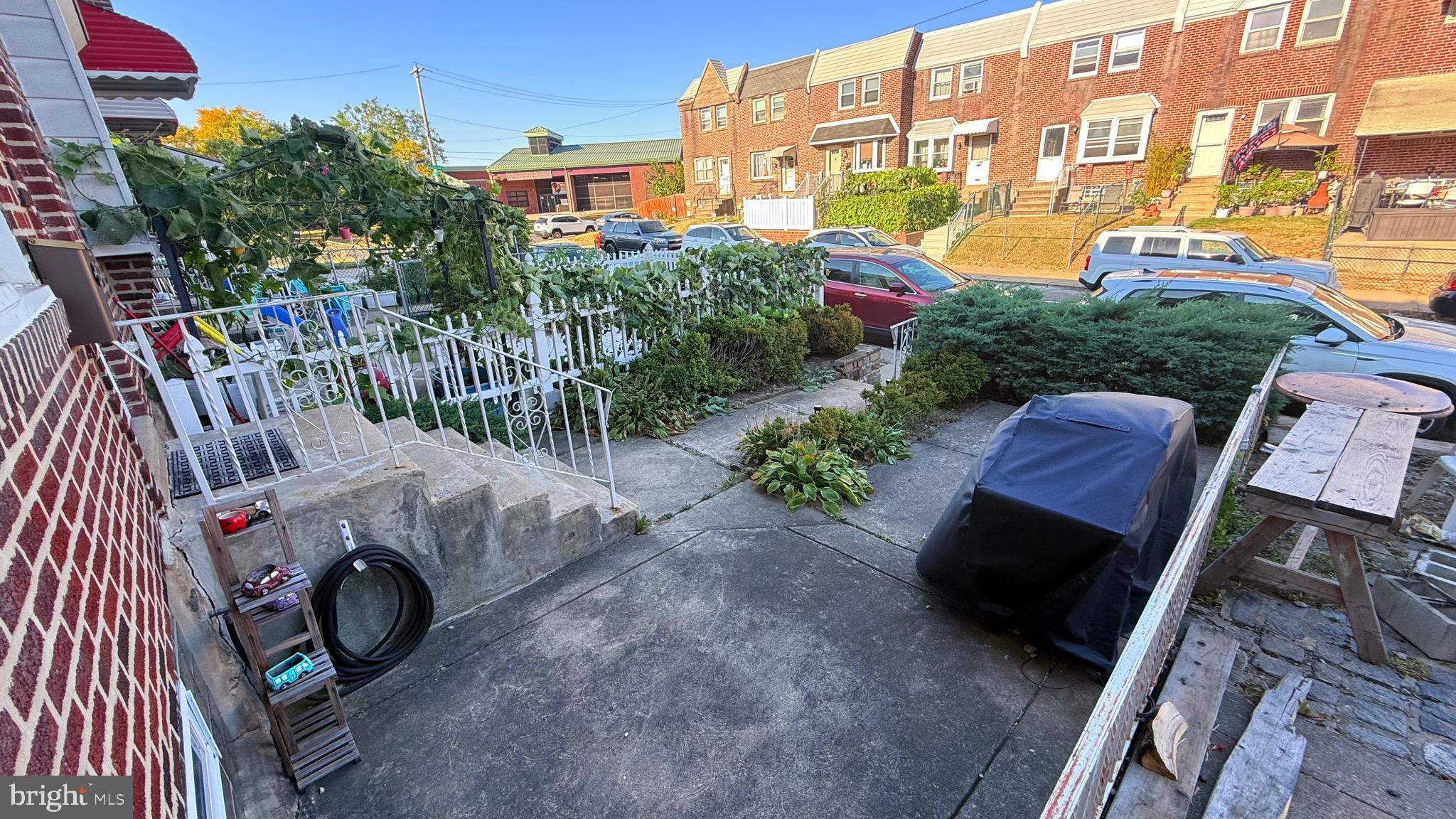 OXFORD CIRCLE - Residential