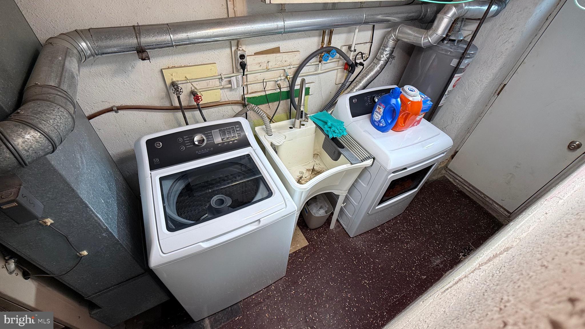 OXFORD CIRCLE - Residential