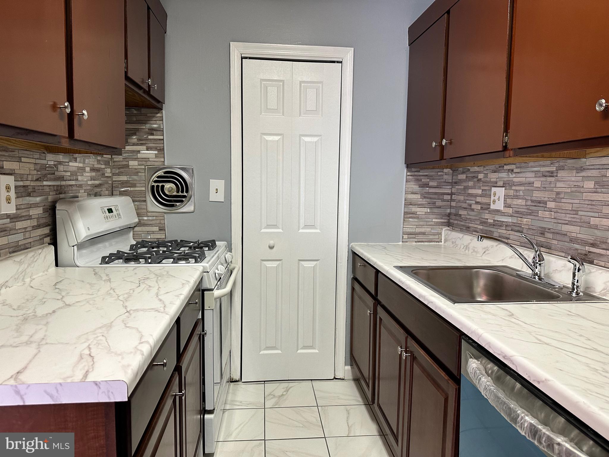 FRENCHMANS CREEK - Residential Lease