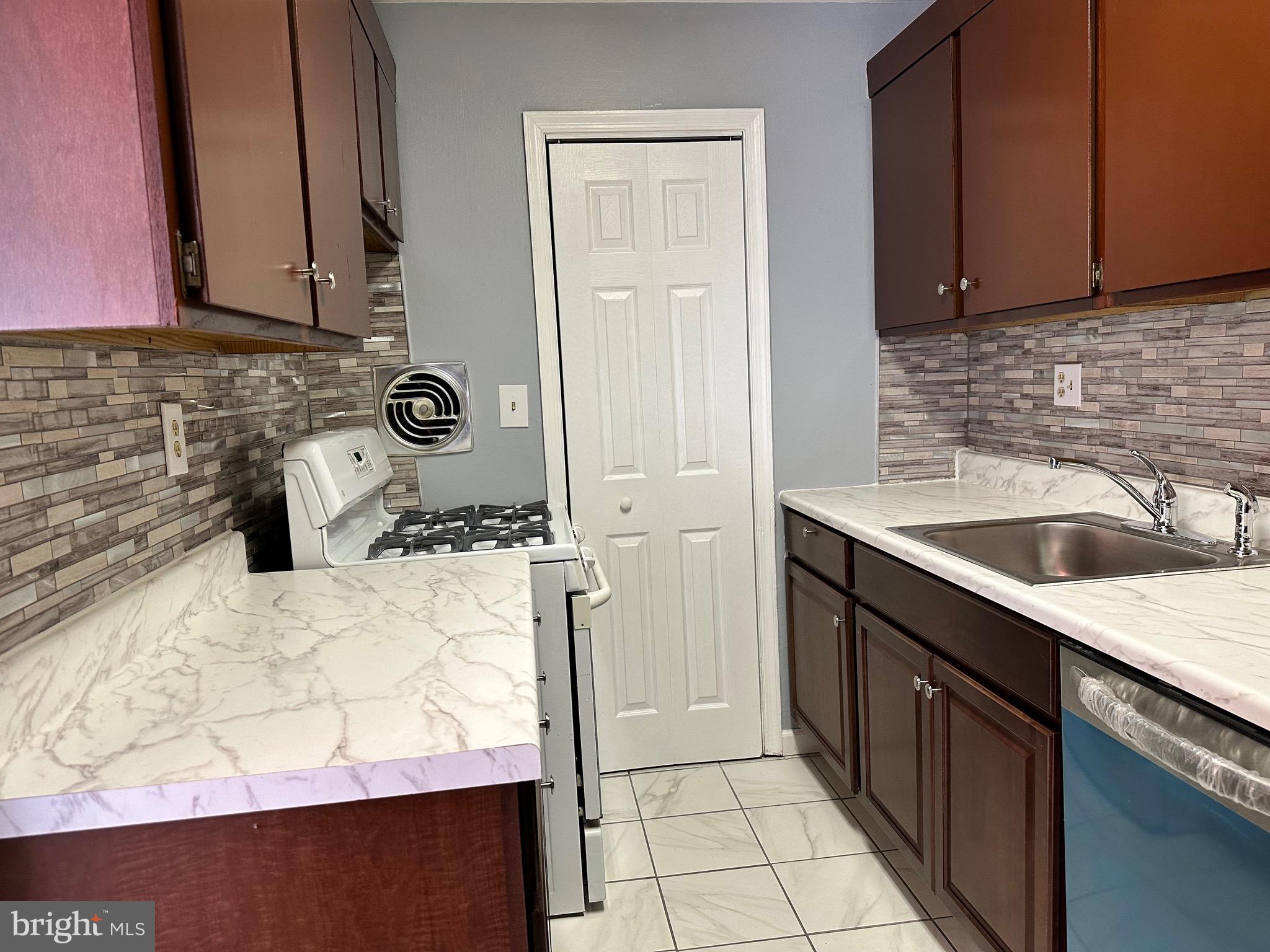 FRENCHMANS CREEK - Residential Lease