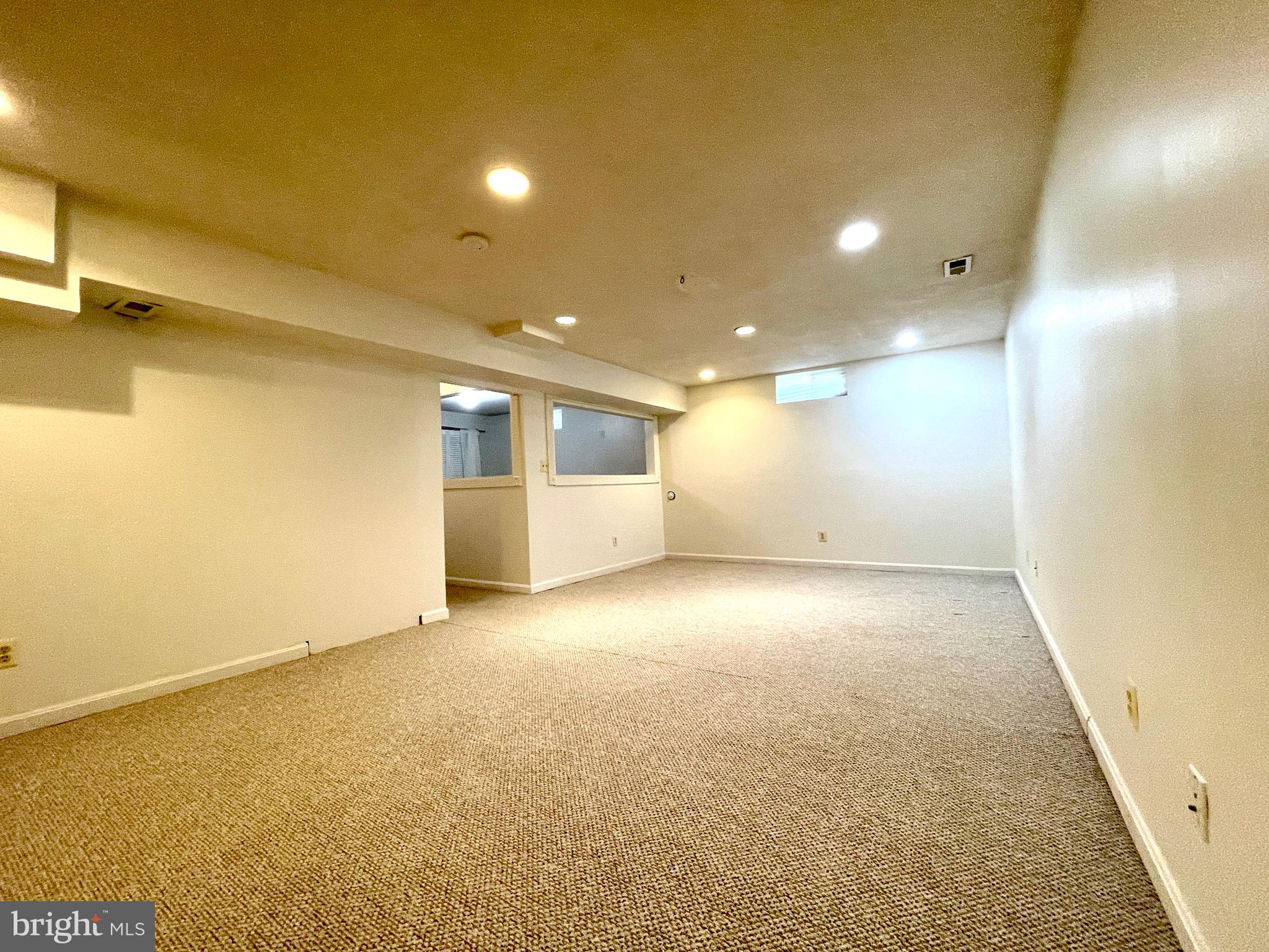 ASHBURN VILLAGE - Residential Lease