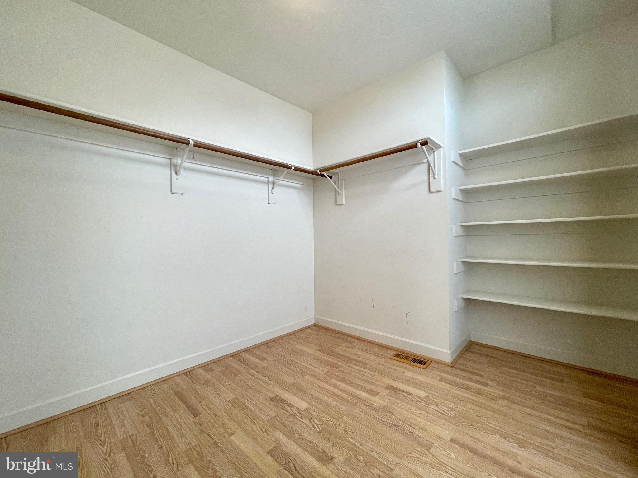 ASHBURN VILLAGE - Residential Lease