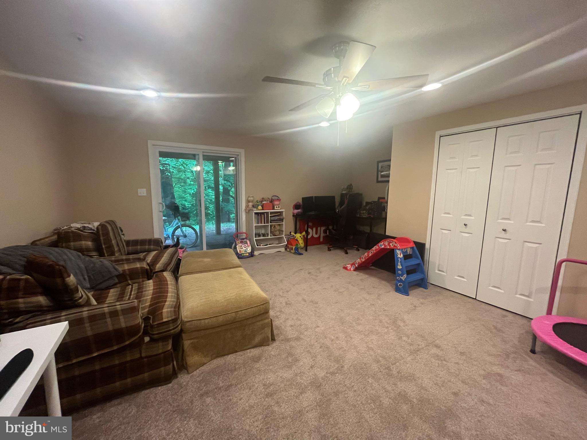 CONSTANT FRIENDSHIP - Residential Lease