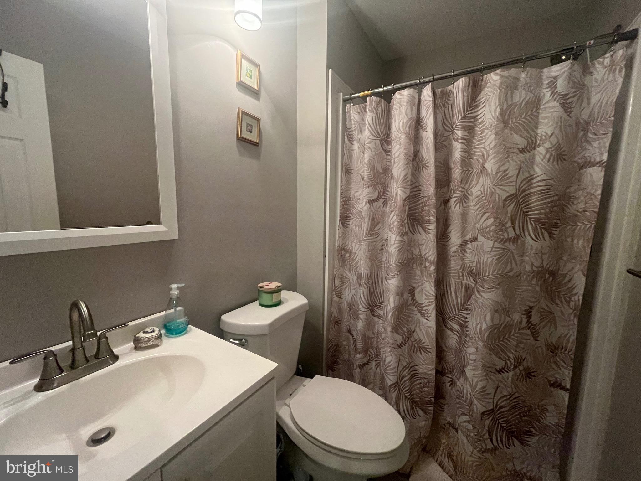 CONSTANT FRIENDSHIP - Residential Lease