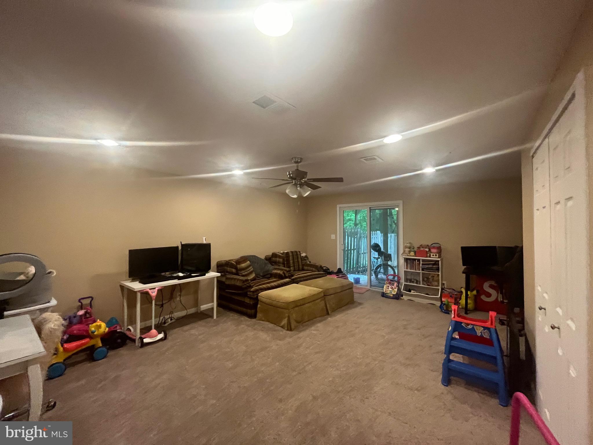 CONSTANT FRIENDSHIP - Residential Lease