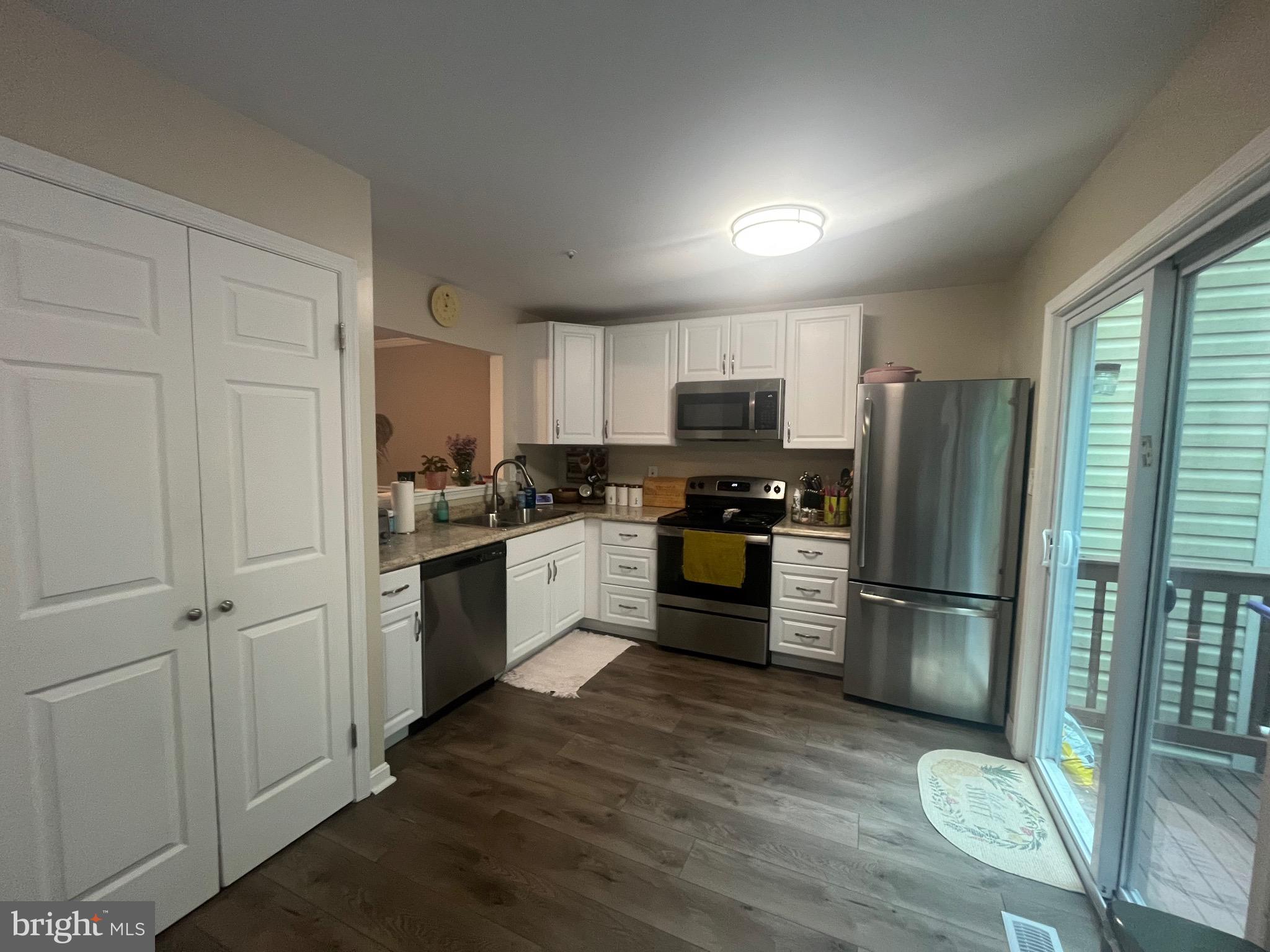 CONSTANT FRIENDSHIP - Residential Lease