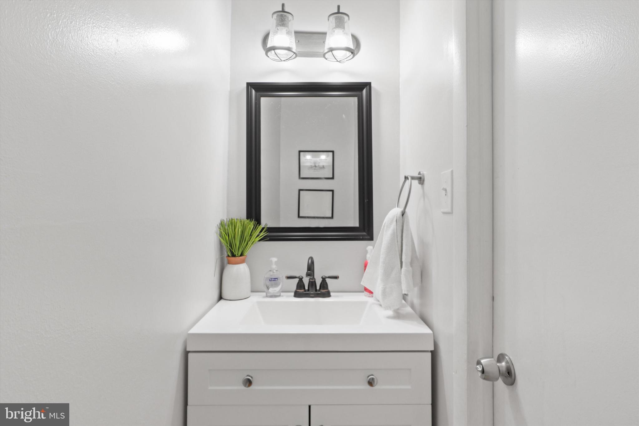 CIRCLE WOODS - Residential Lease