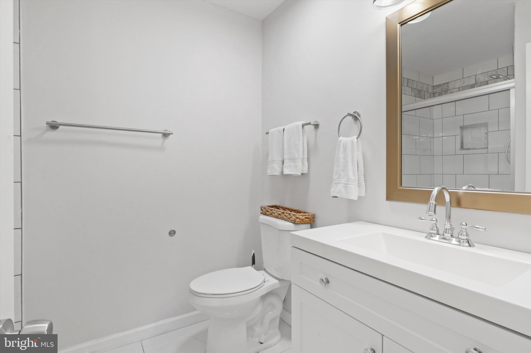 CIRCLE WOODS - Residential Lease