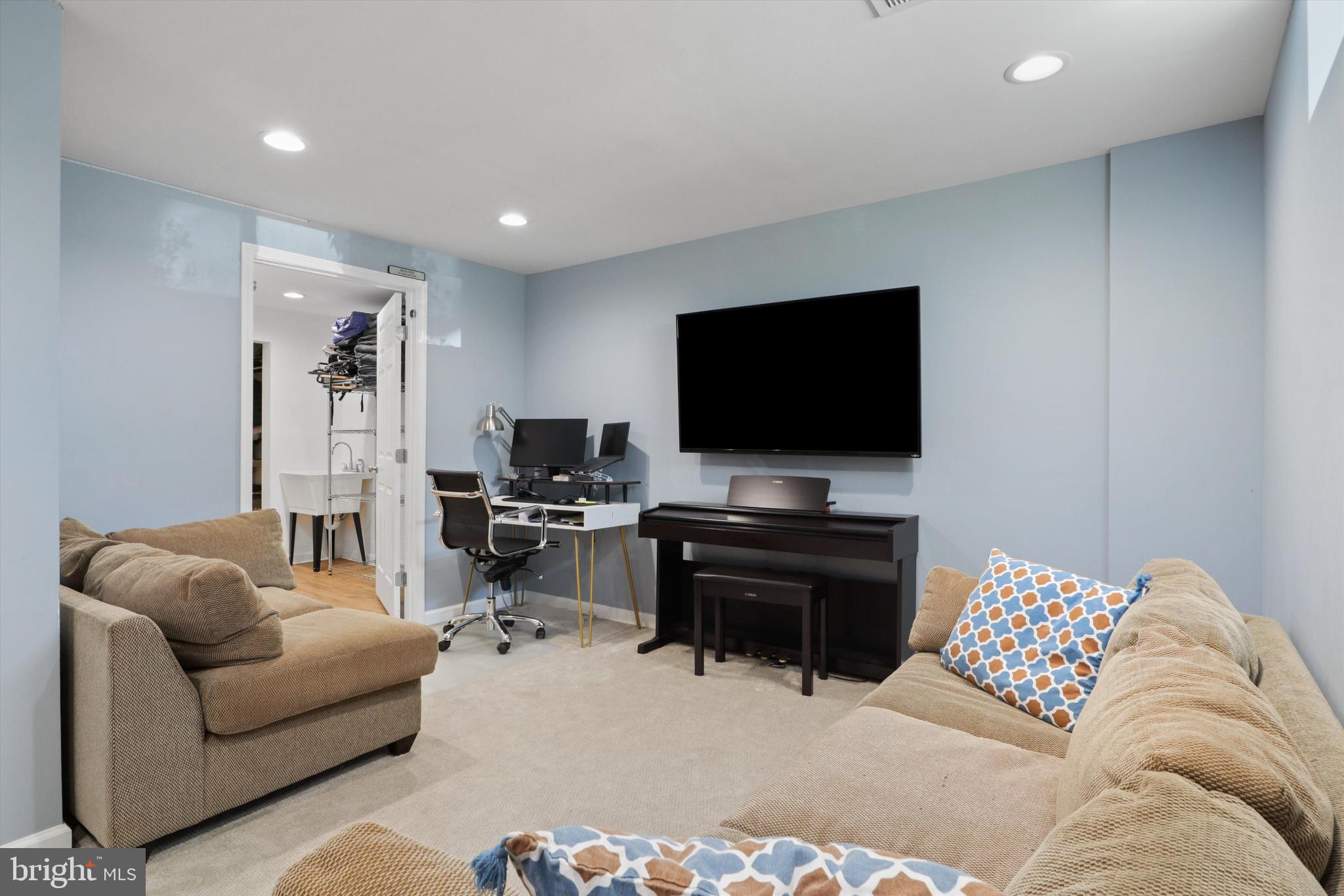 CIRCLE WOODS - Residential Lease