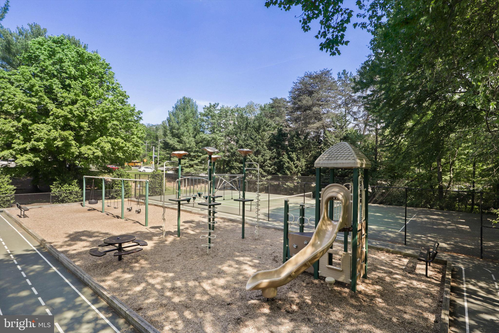 CIRCLE WOODS - Residential Lease