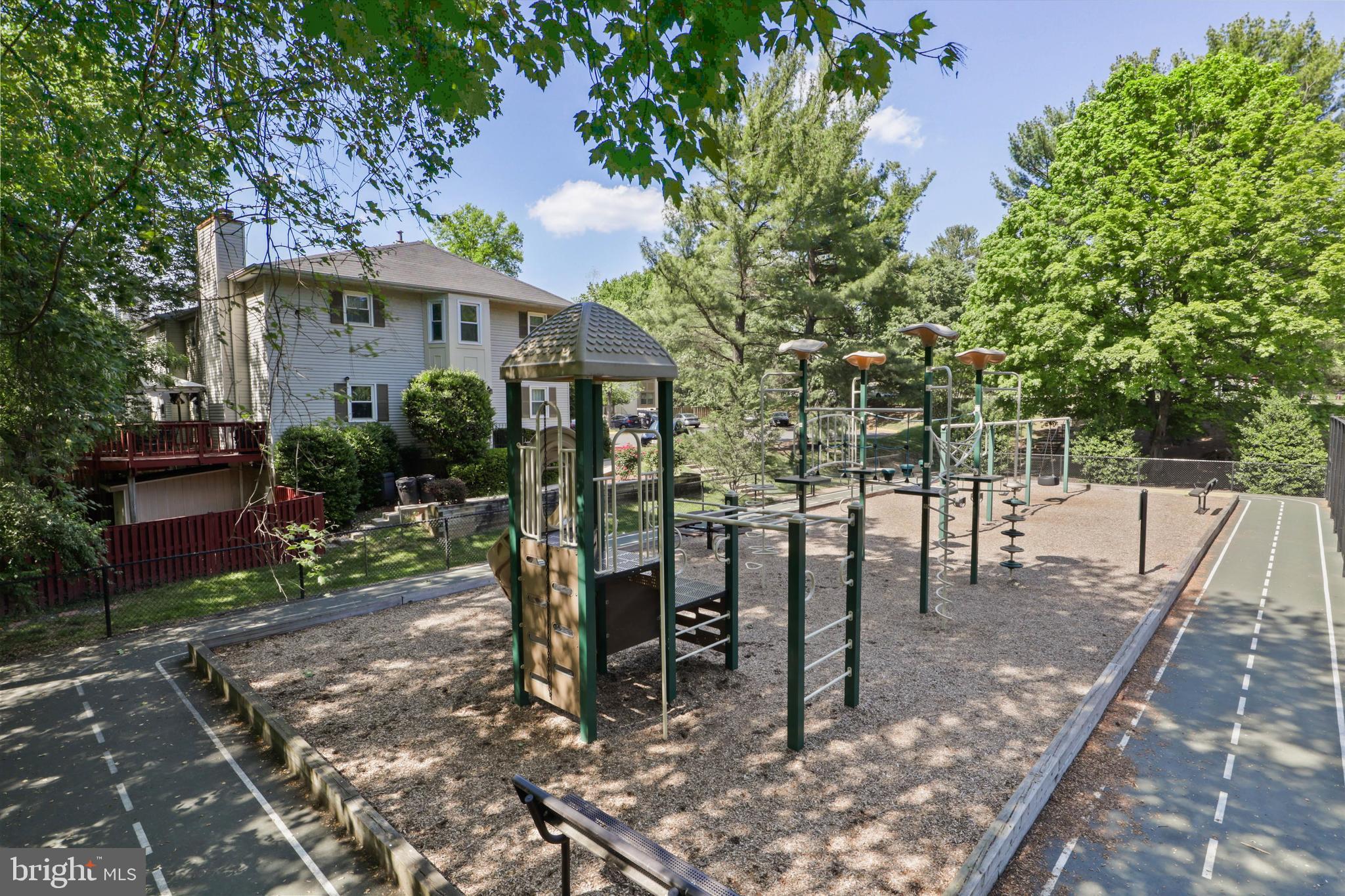 CIRCLE WOODS - Residential Lease