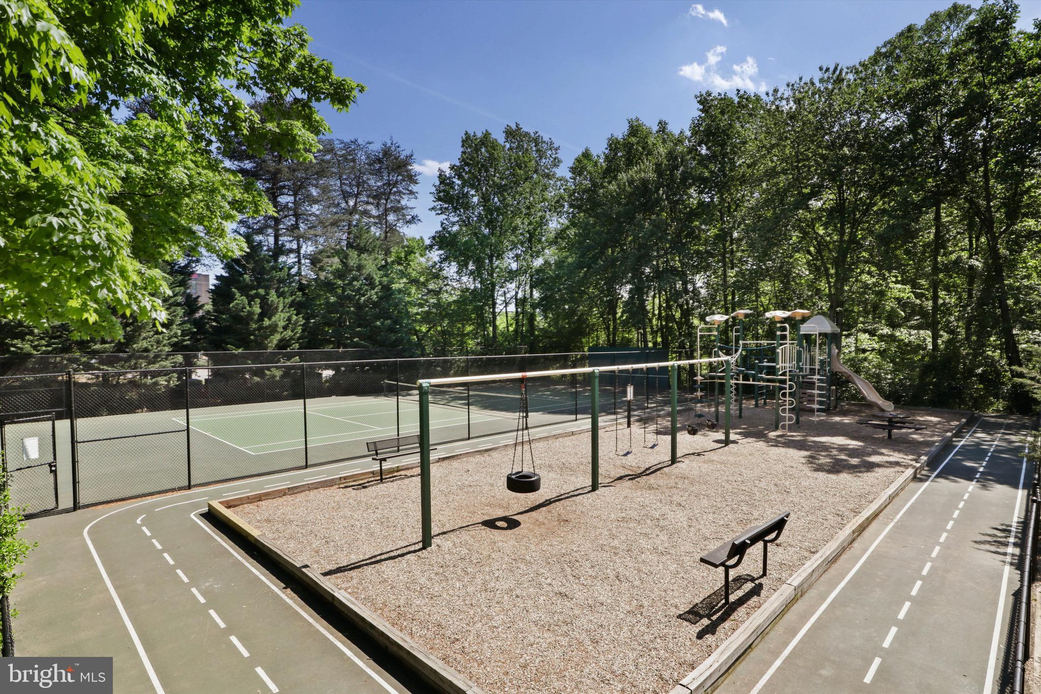 CIRCLE WOODS - Residential Lease