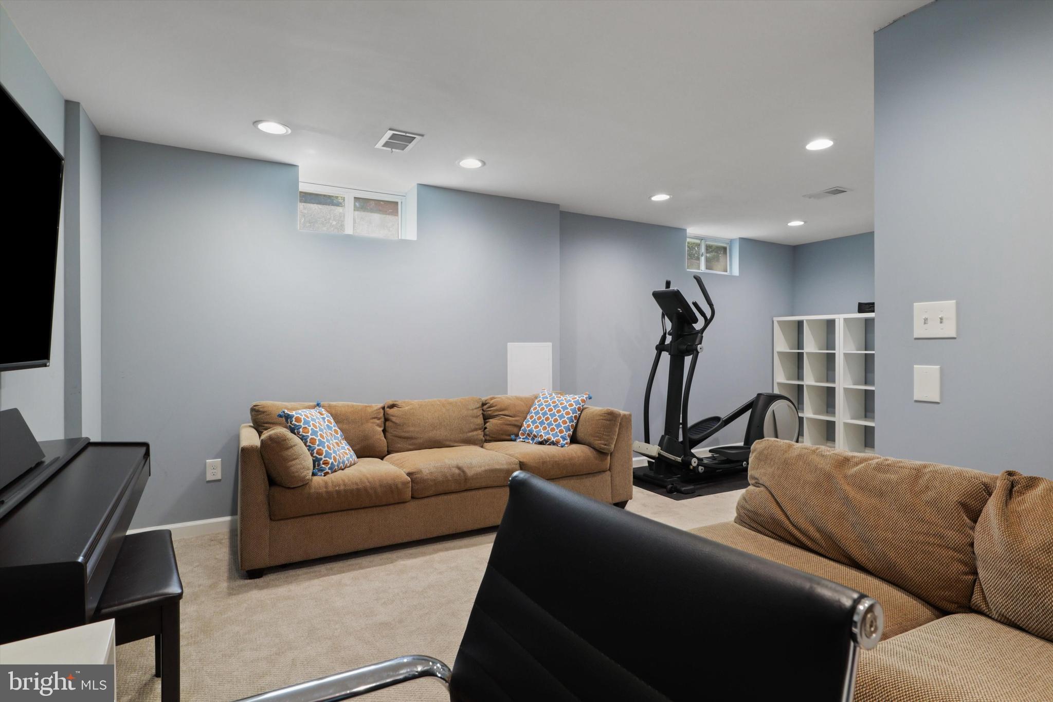 CIRCLE WOODS - Residential Lease