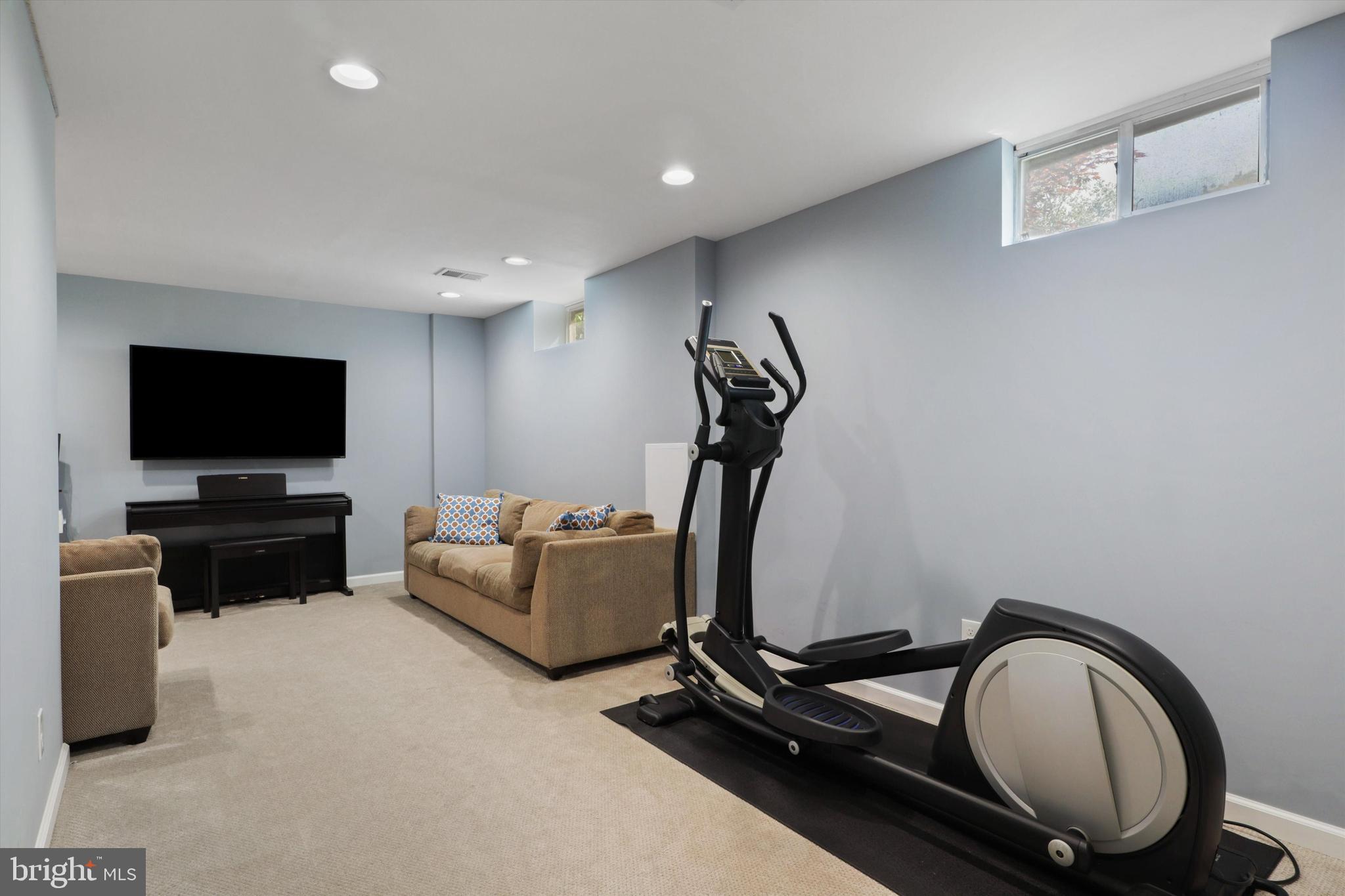 CIRCLE WOODS - Residential Lease