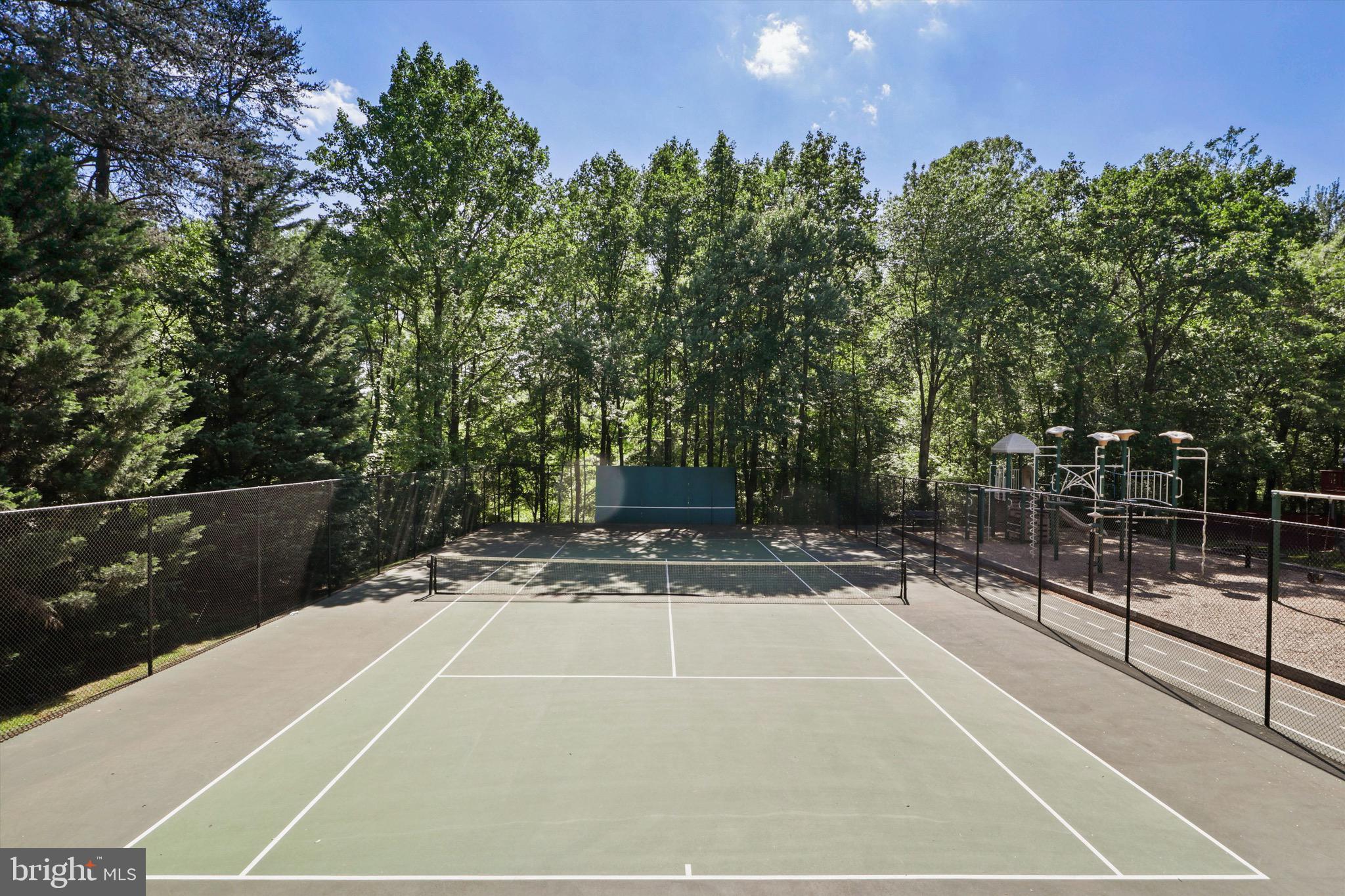 CIRCLE WOODS - Residential Lease