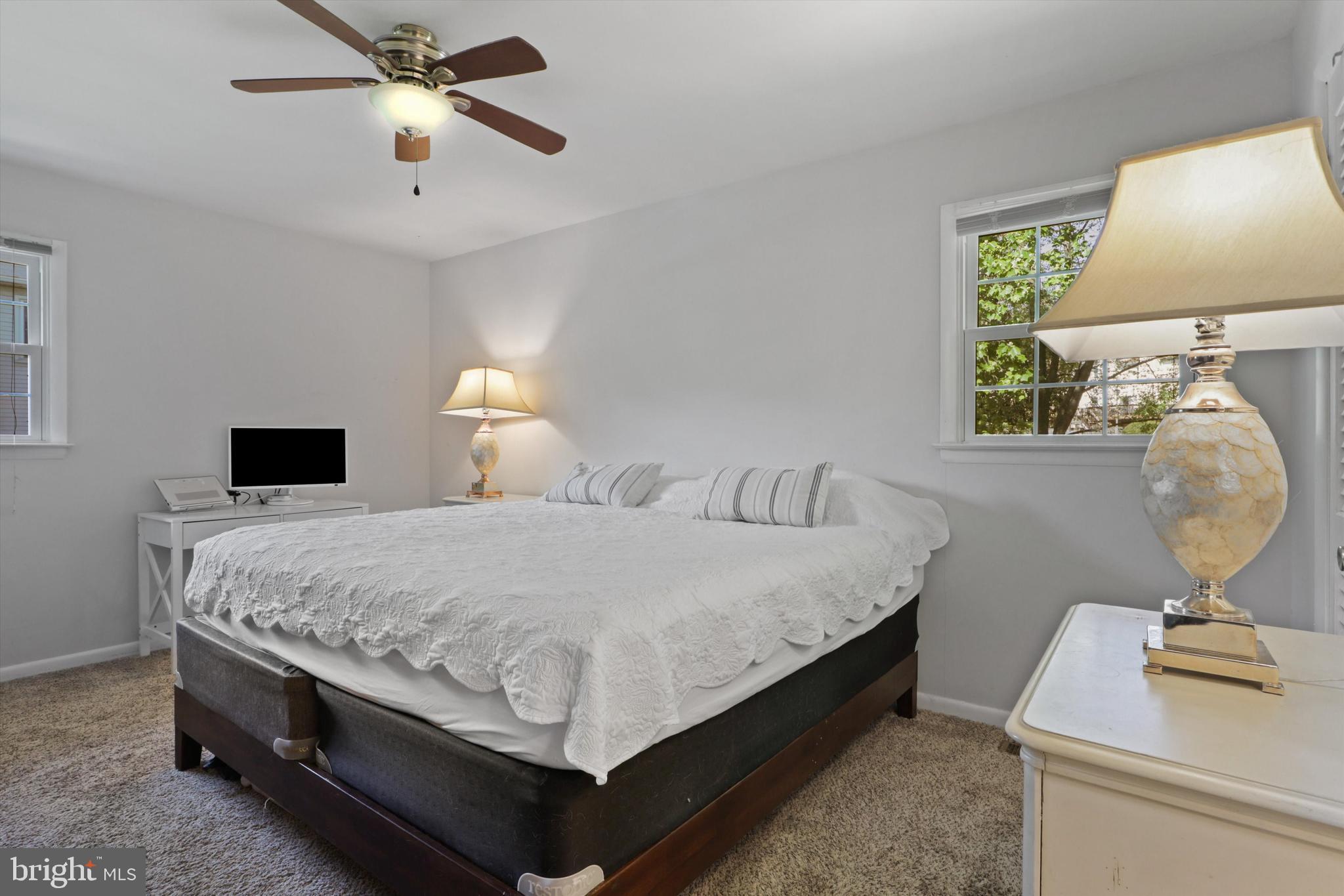 CIRCLE WOODS - Residential Lease