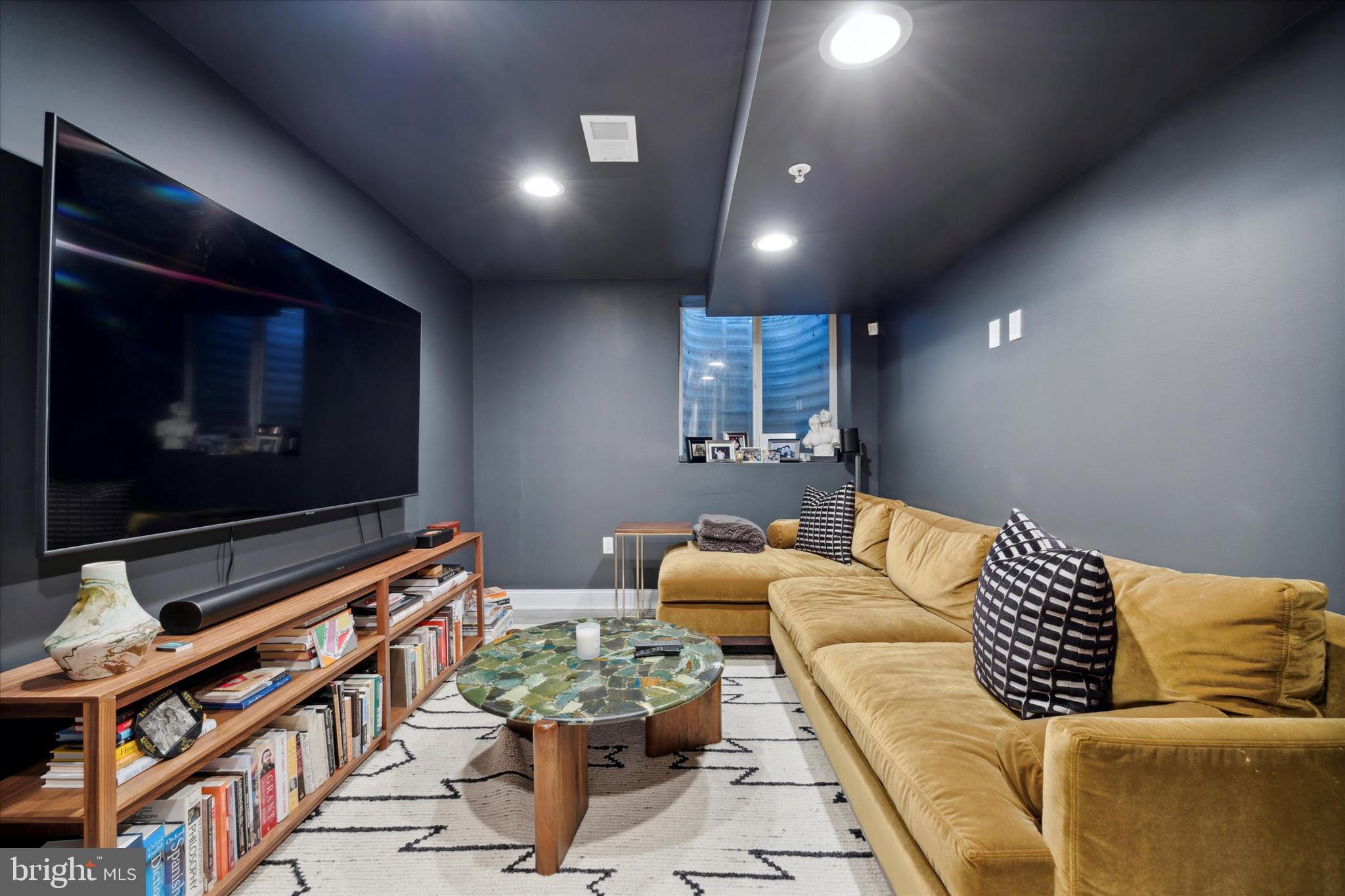 OLDE KENSINGTON - Residential Lease