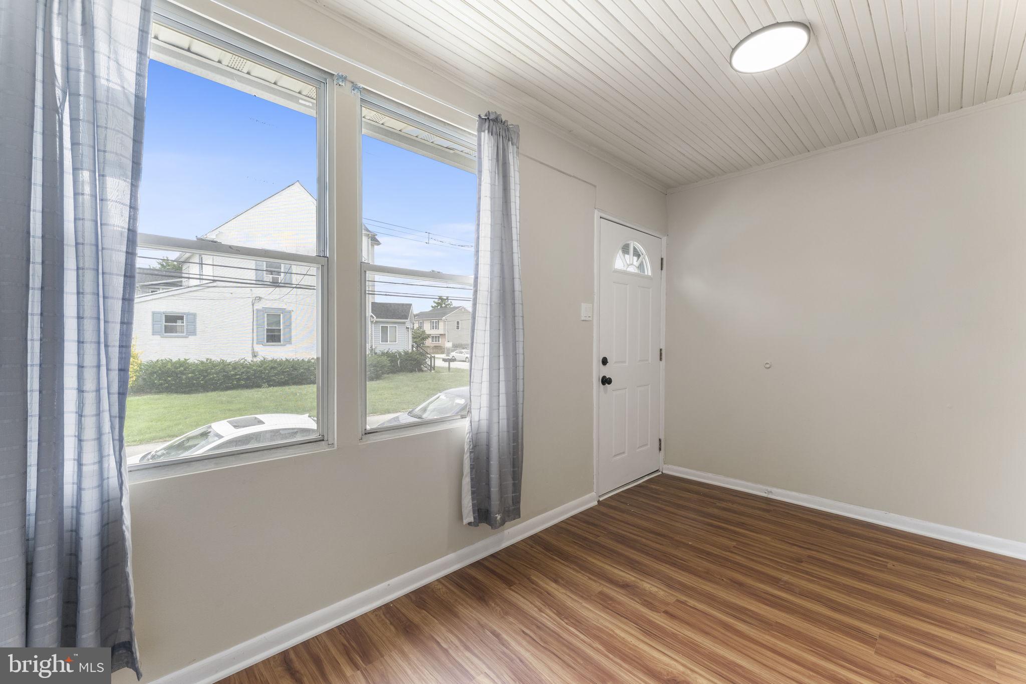 370 AMOSLAND ROAD