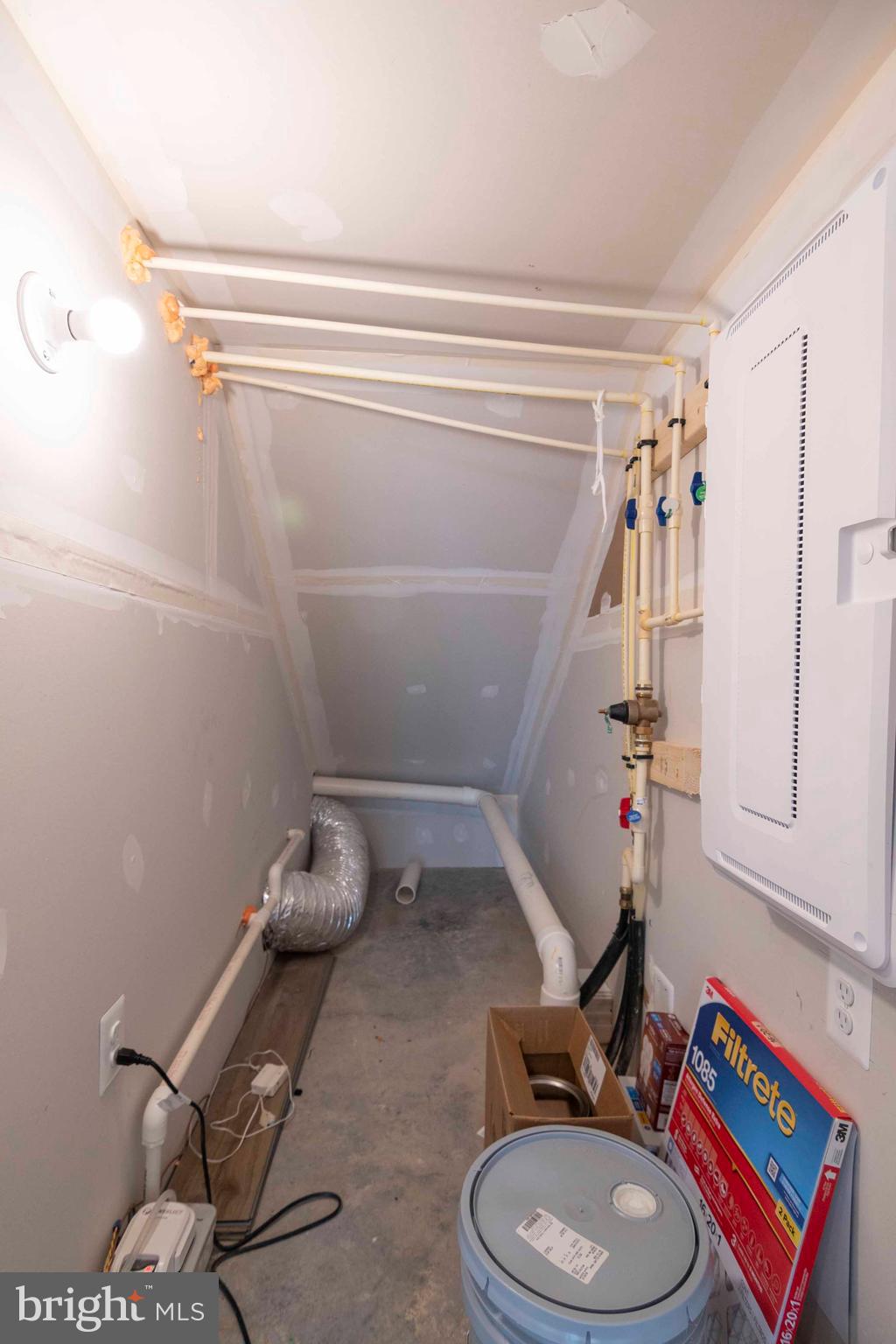 WHISPERING PINES - Residential