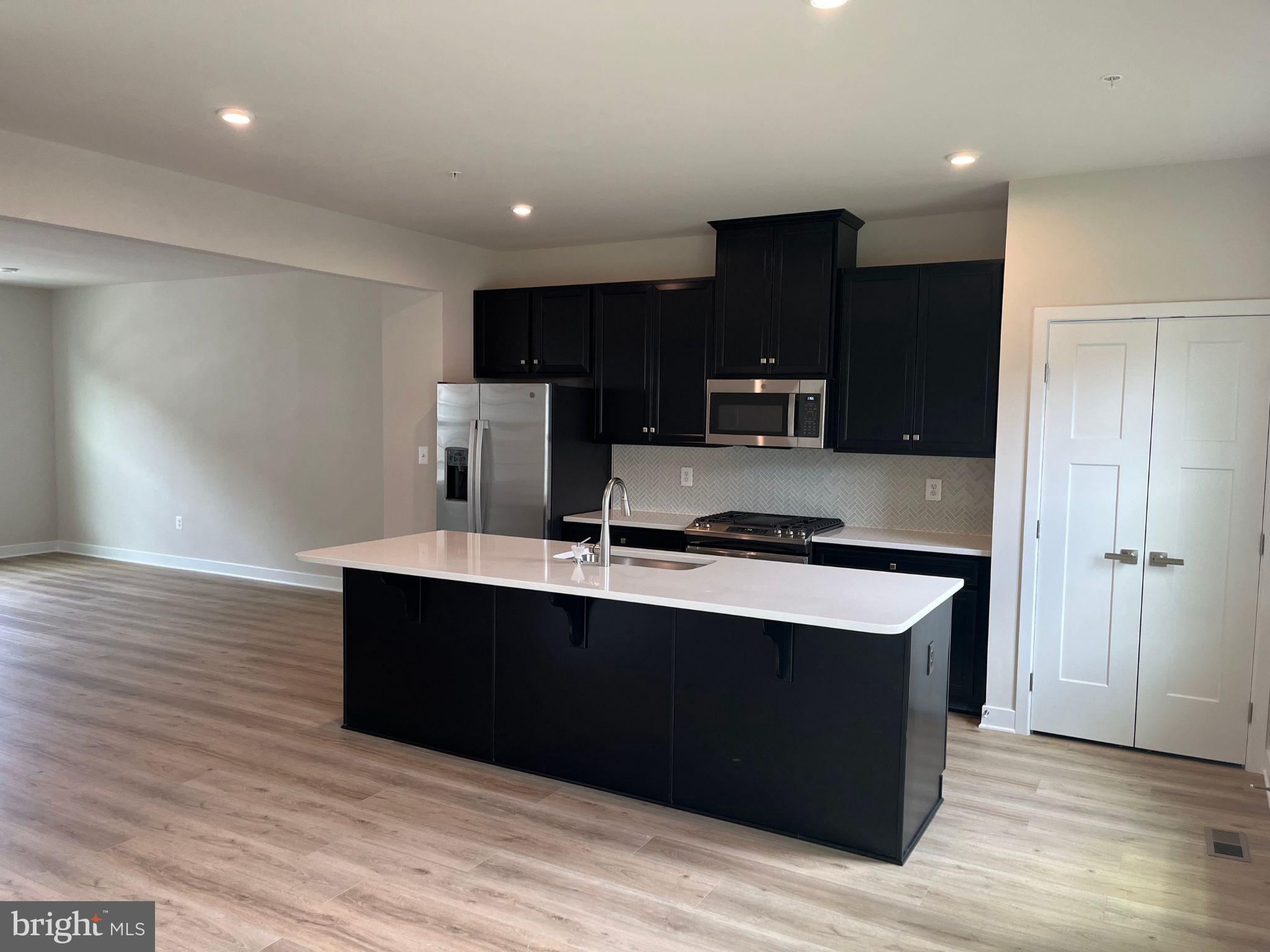 ARMSTRONG VILLAGE - Residential Lease