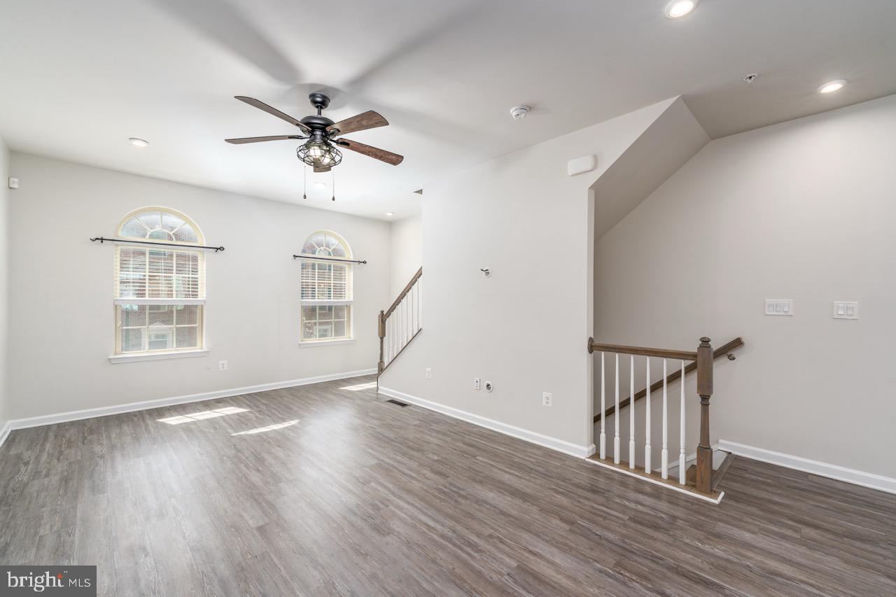 OLDHAM CROSSING - Residential Lease