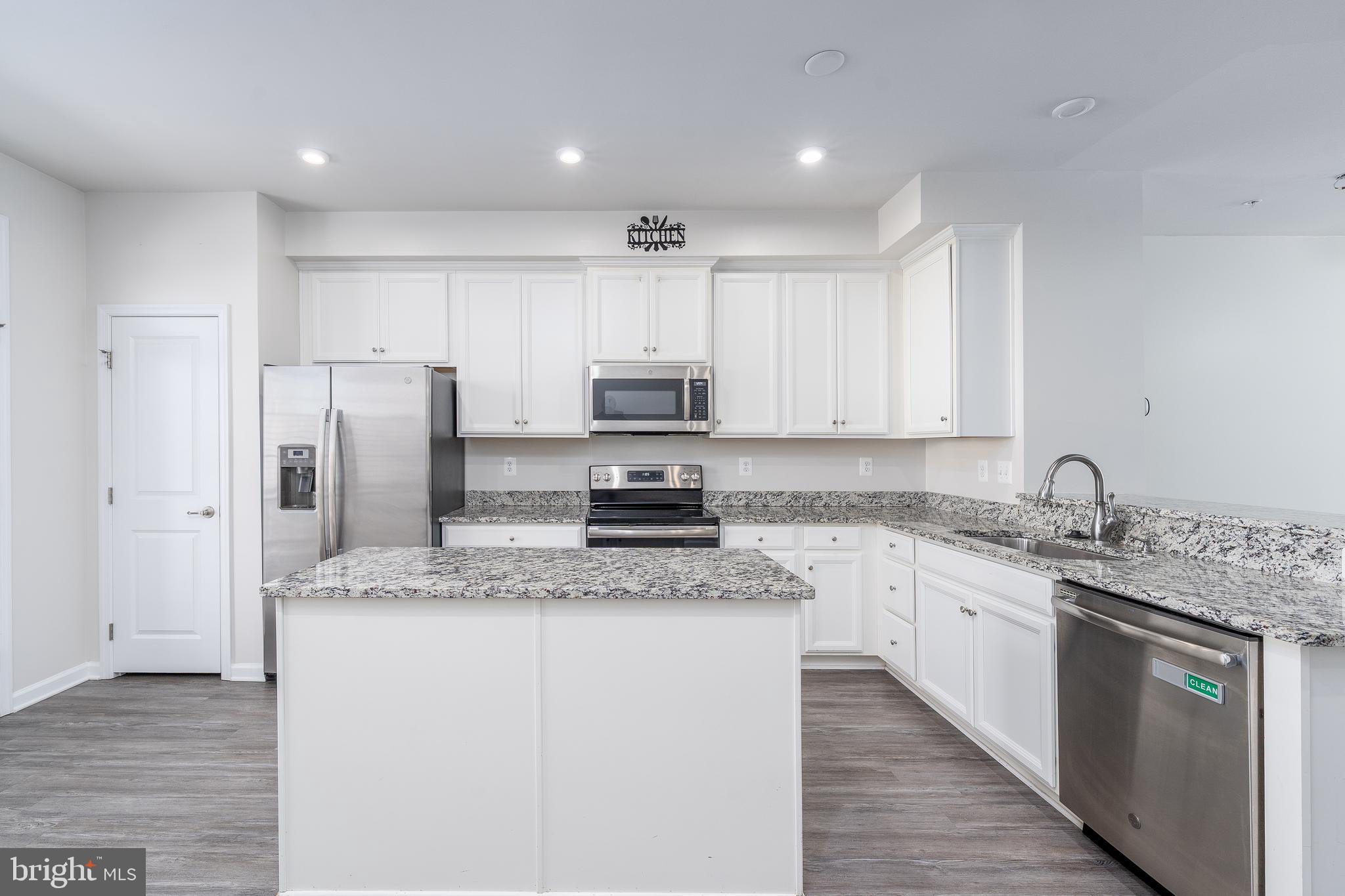 OLDHAM CROSSING - Residential Lease