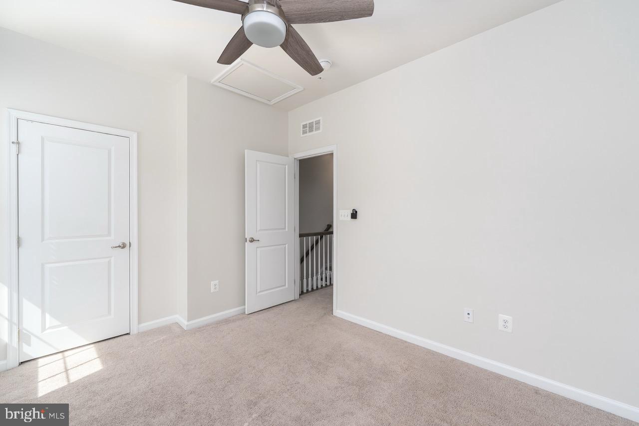 OLDHAM CROSSING - Residential Lease