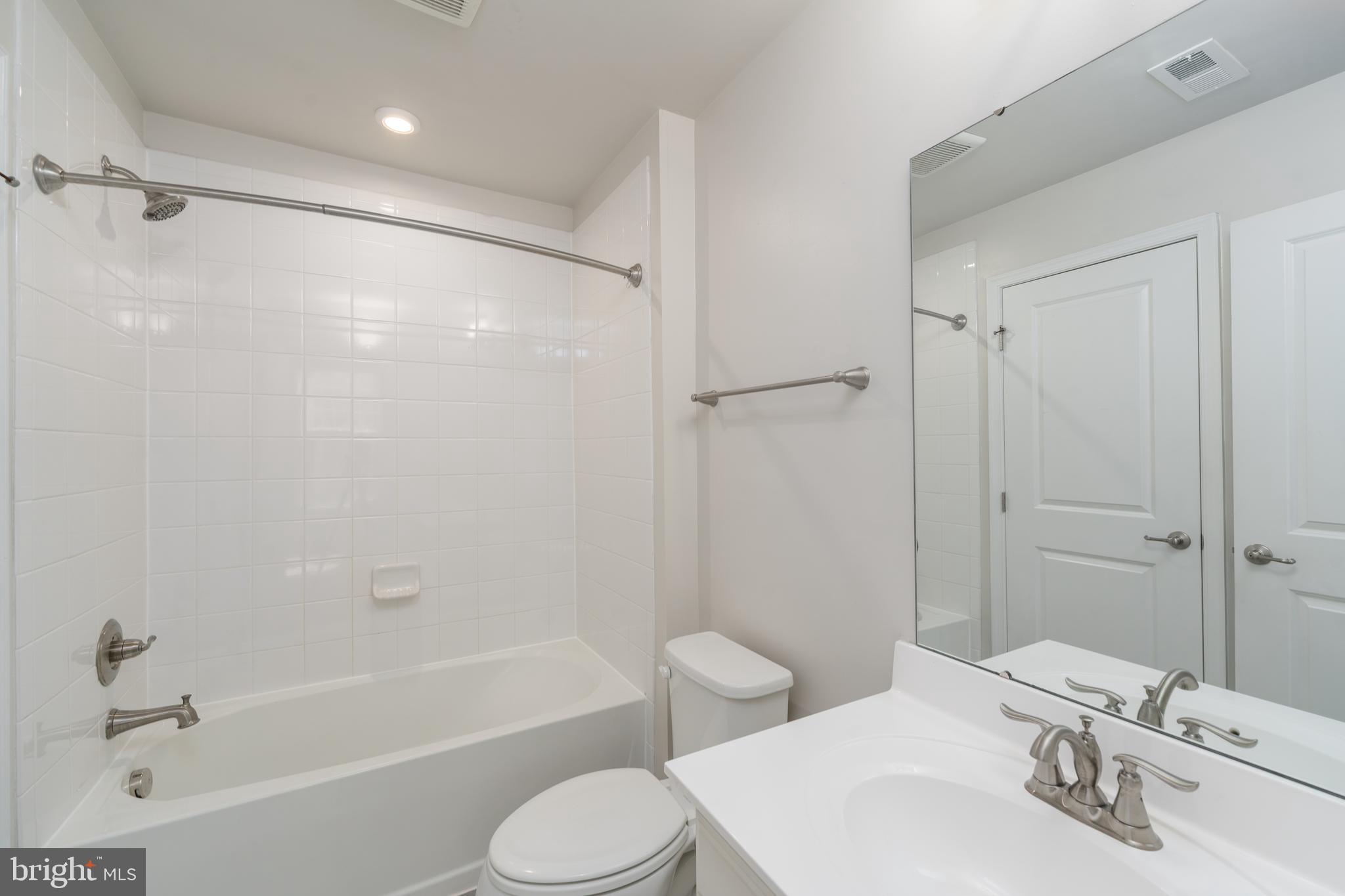 OLDHAM CROSSING - Residential Lease