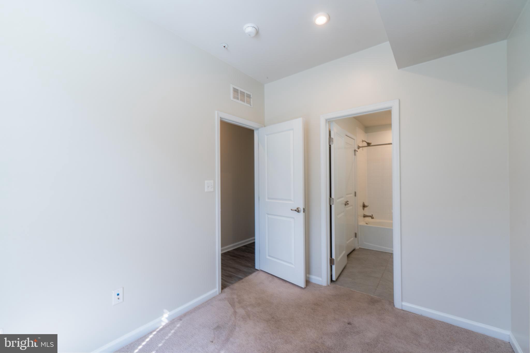 OLDHAM CROSSING - Residential Lease