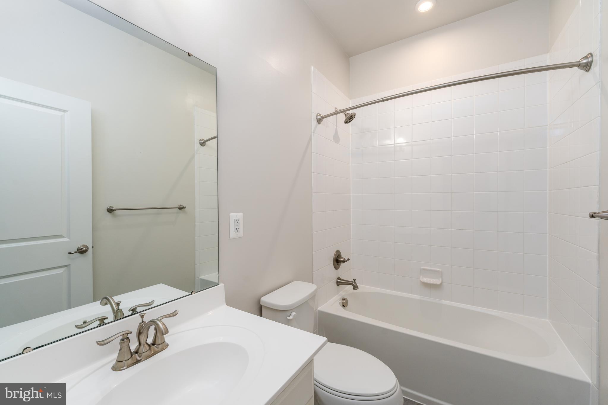 OLDHAM CROSSING - Residential Lease