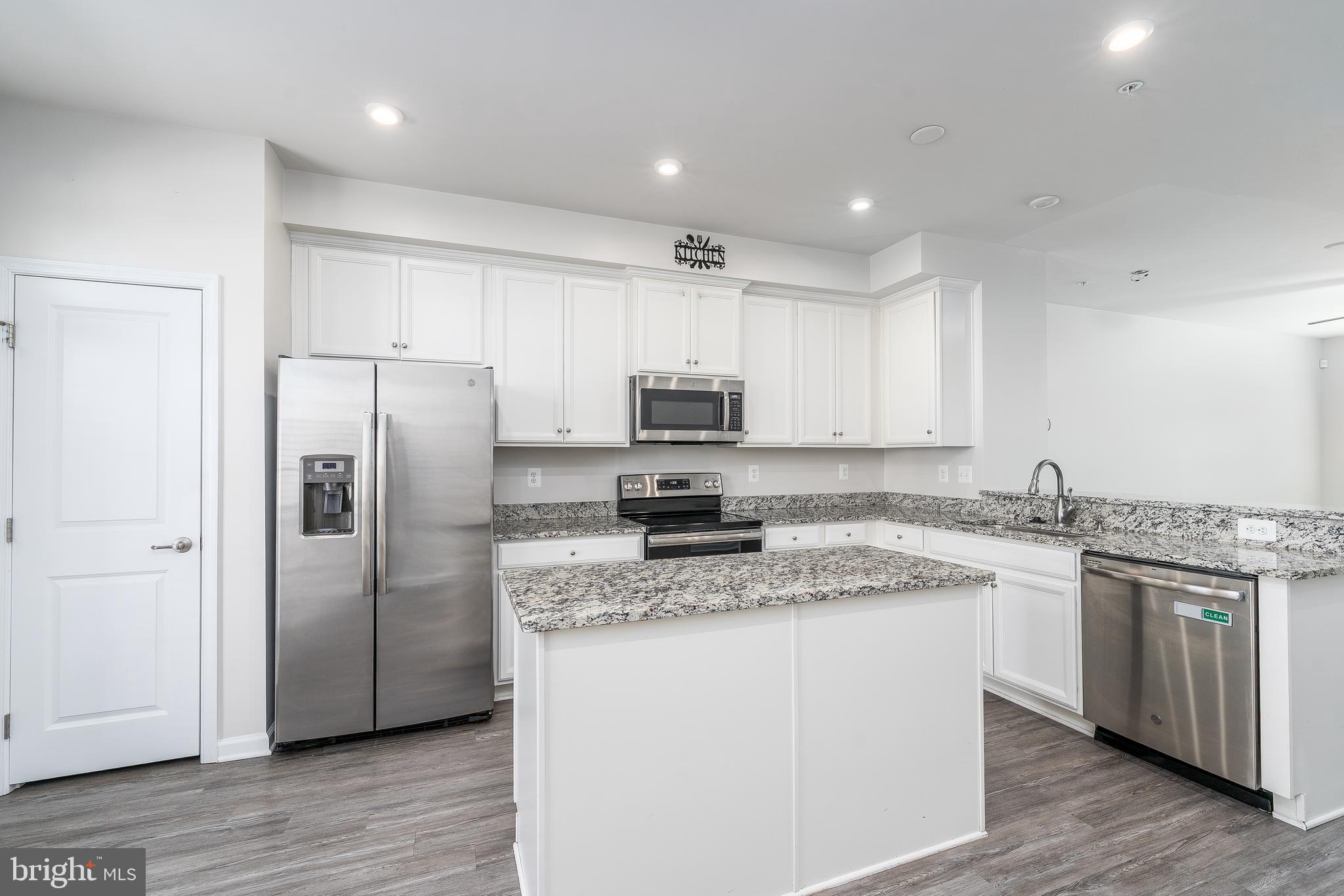 OLDHAM CROSSING - Residential Lease