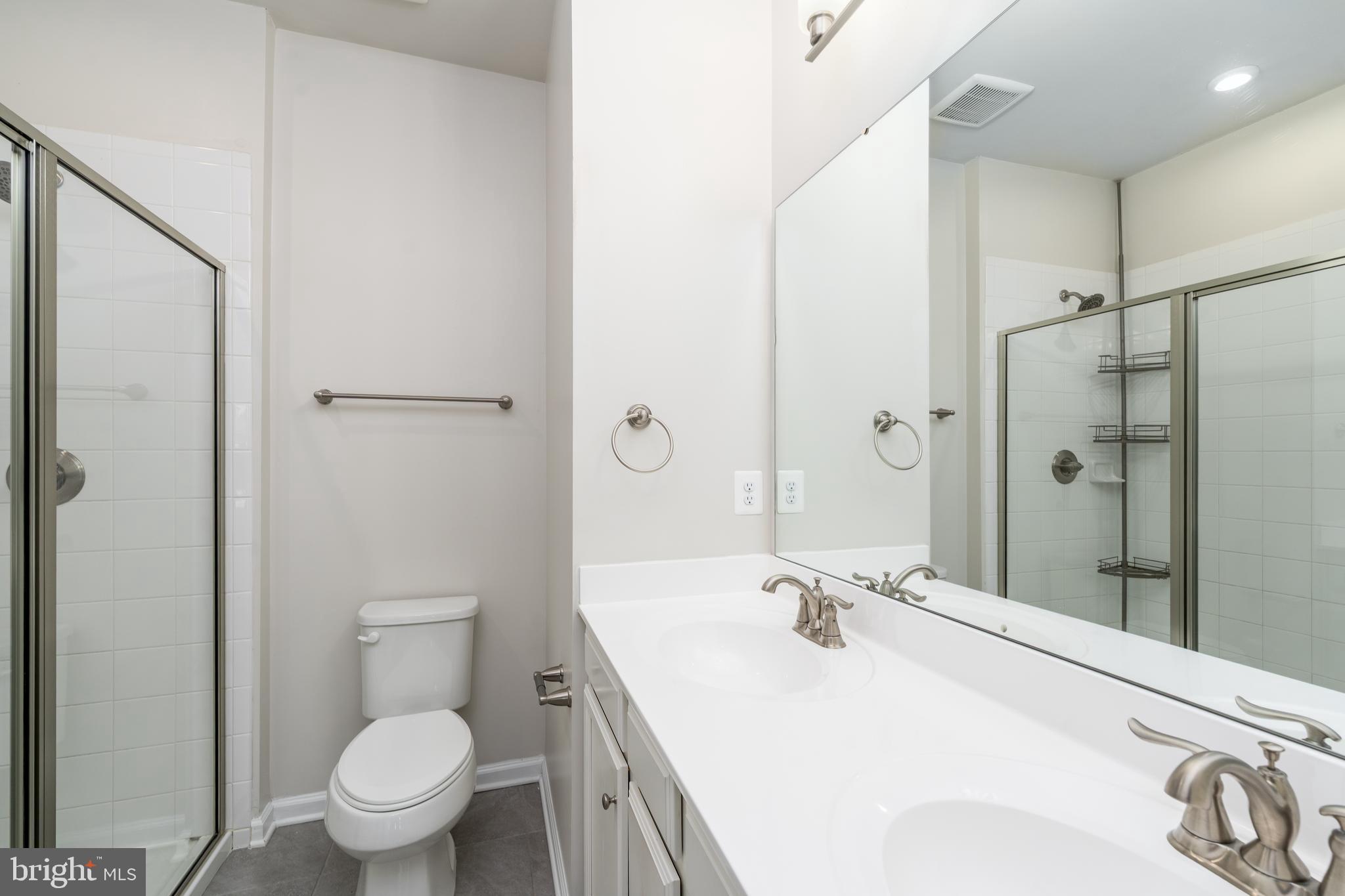 OLDHAM CROSSING - Residential Lease