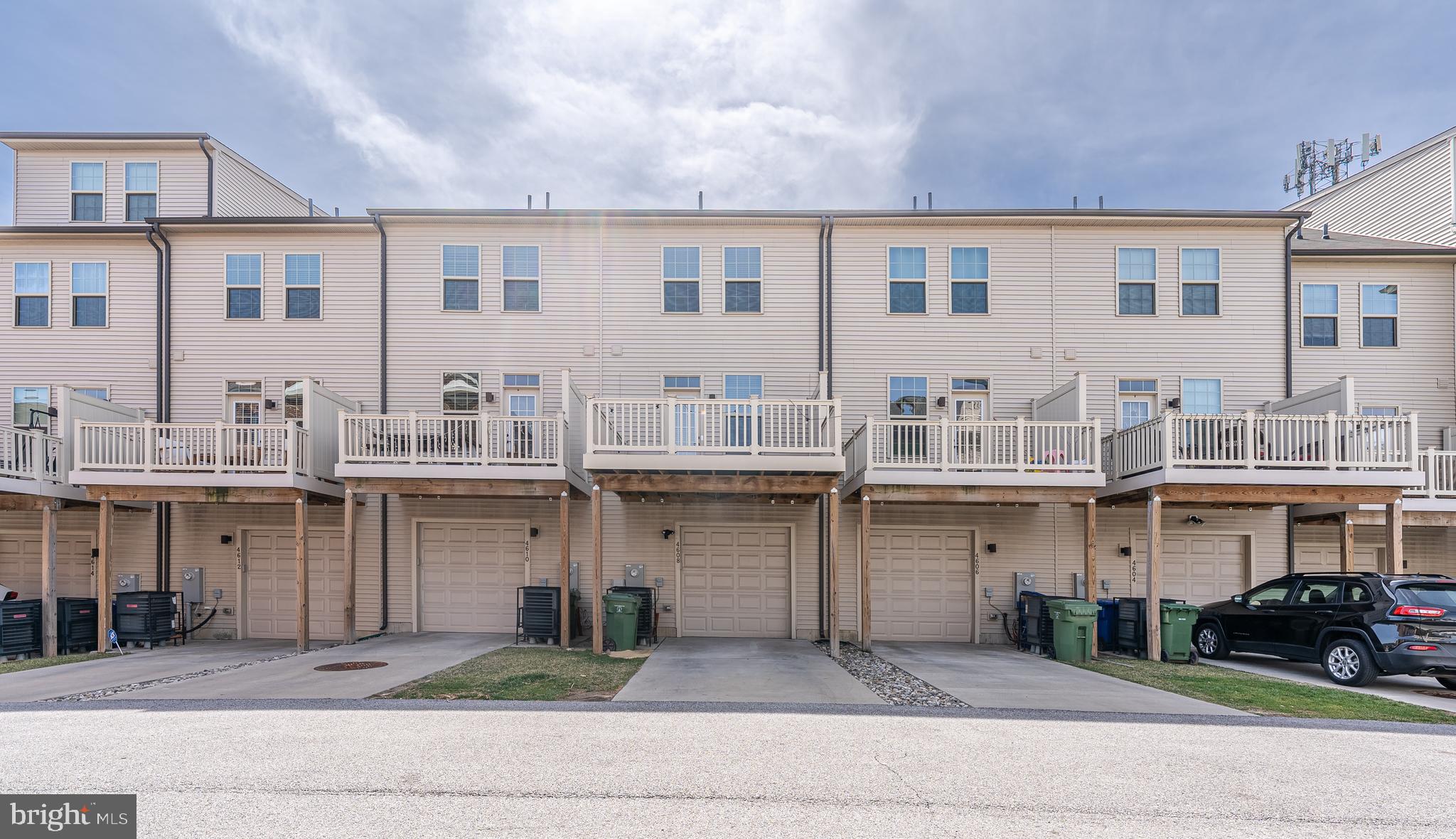 OLDHAM CROSSING - Residential Lease