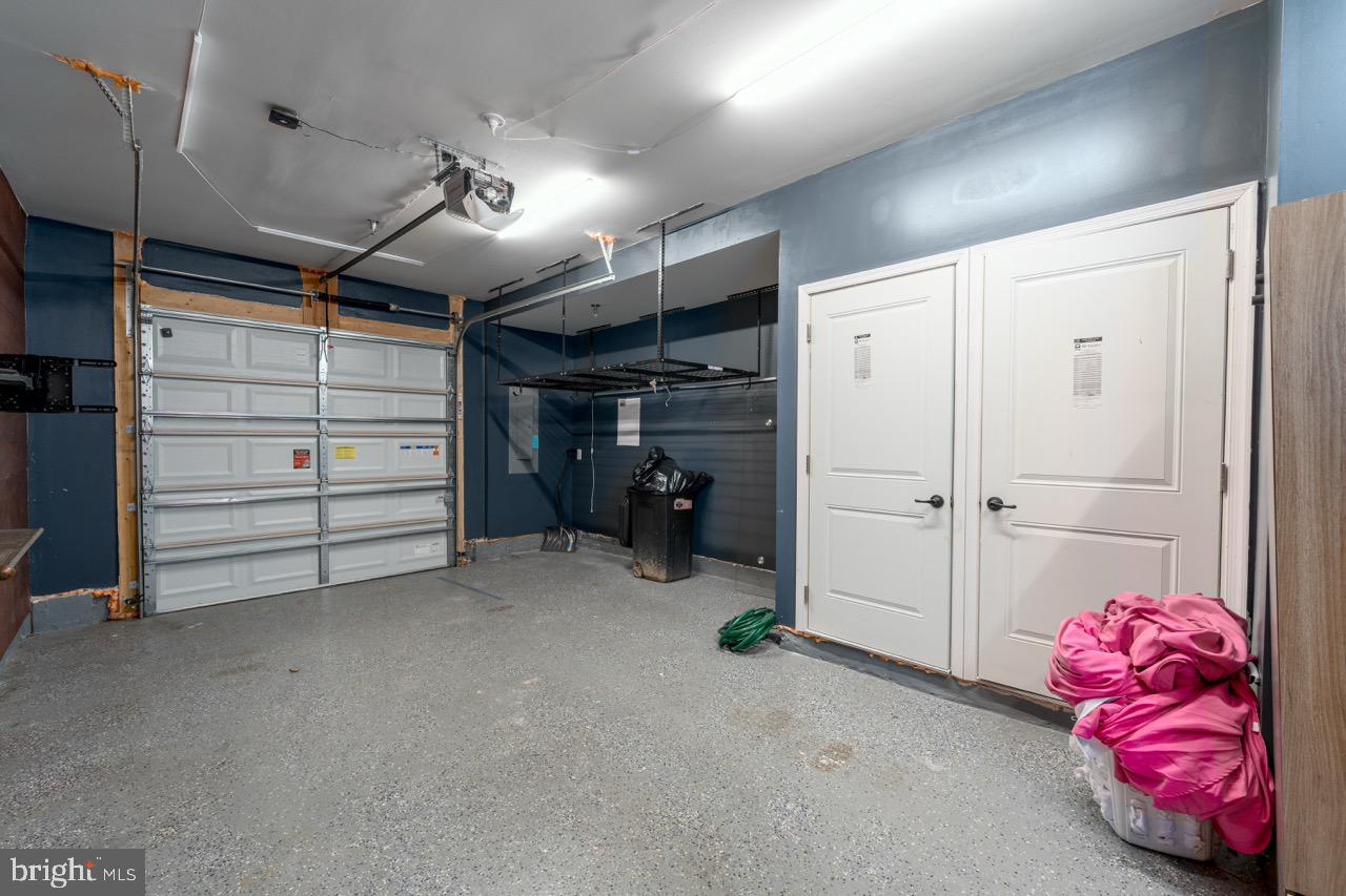 OLDHAM CROSSING - Residential Lease