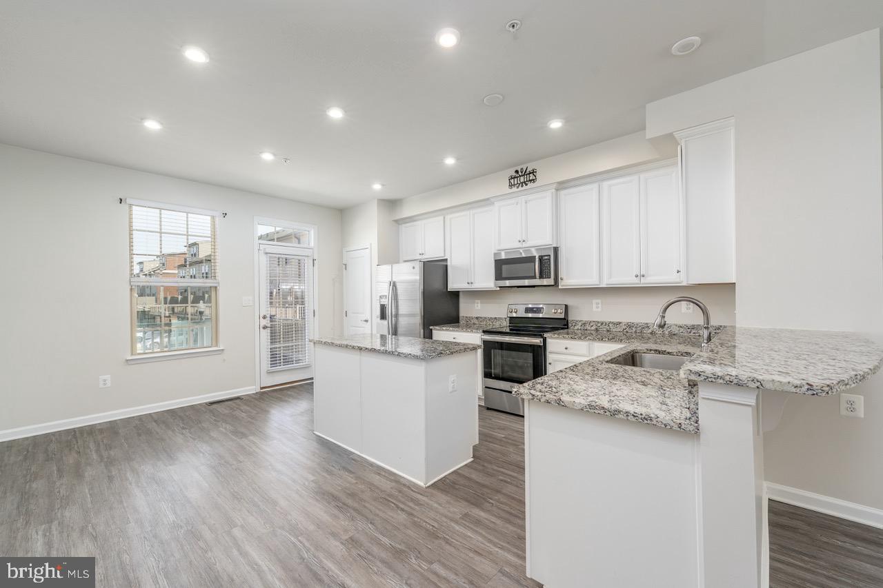 OLDHAM CROSSING - Residential Lease