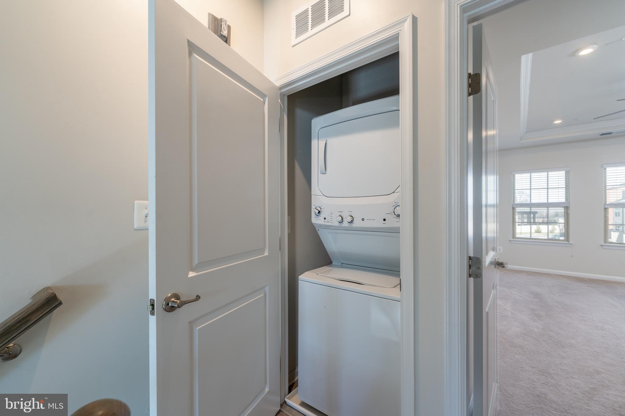 OLDHAM CROSSING - Residential Lease