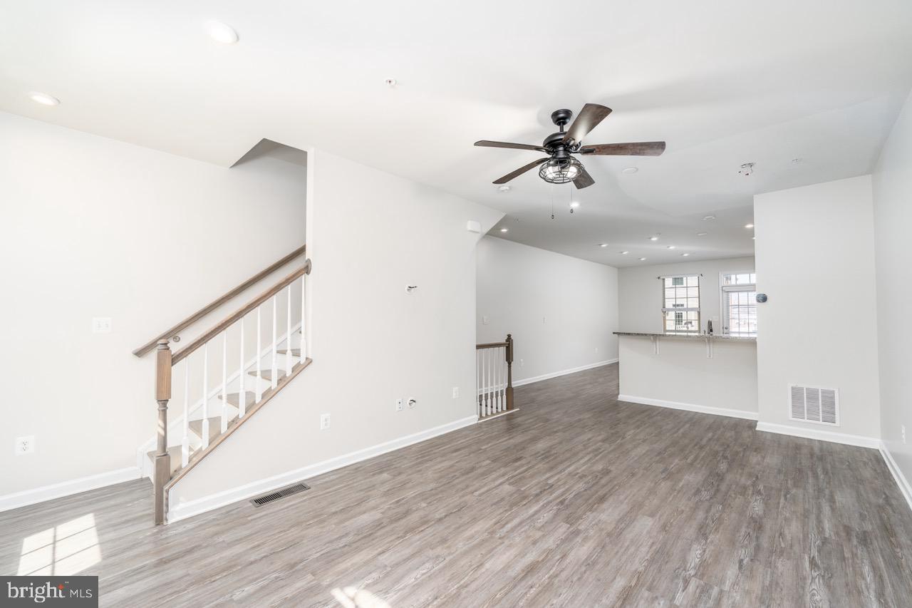 OLDHAM CROSSING - Residential Lease