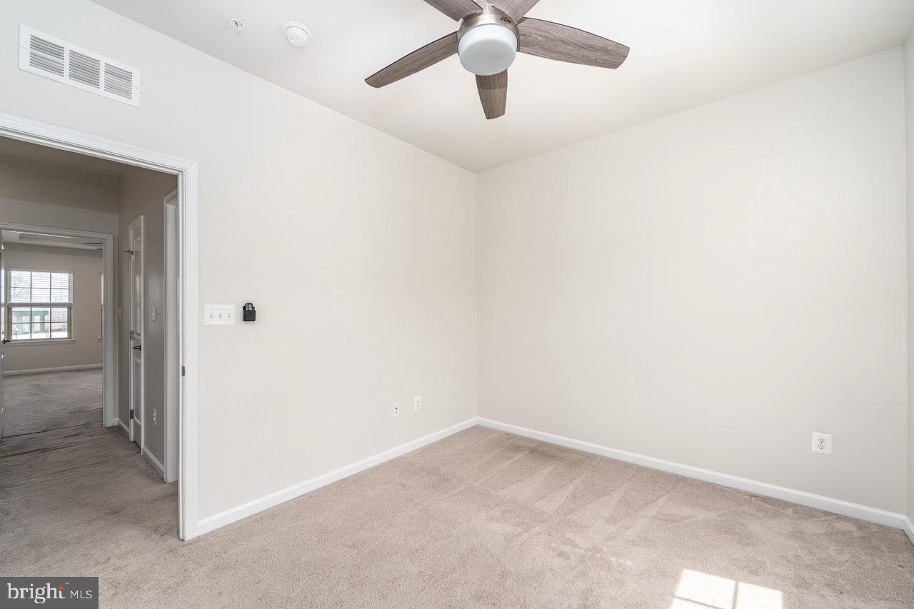 OLDHAM CROSSING - Residential Lease