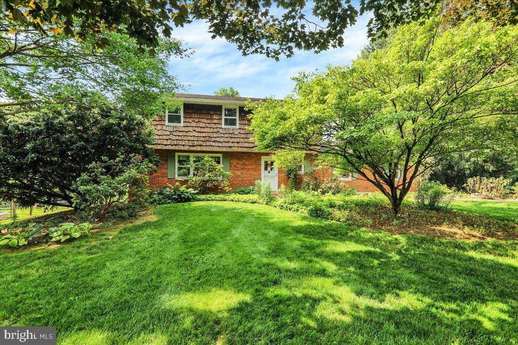 Photo of 115 Carol Drive, WASHINGTON BORO, PA 17582 (MLS # PALA2070392)