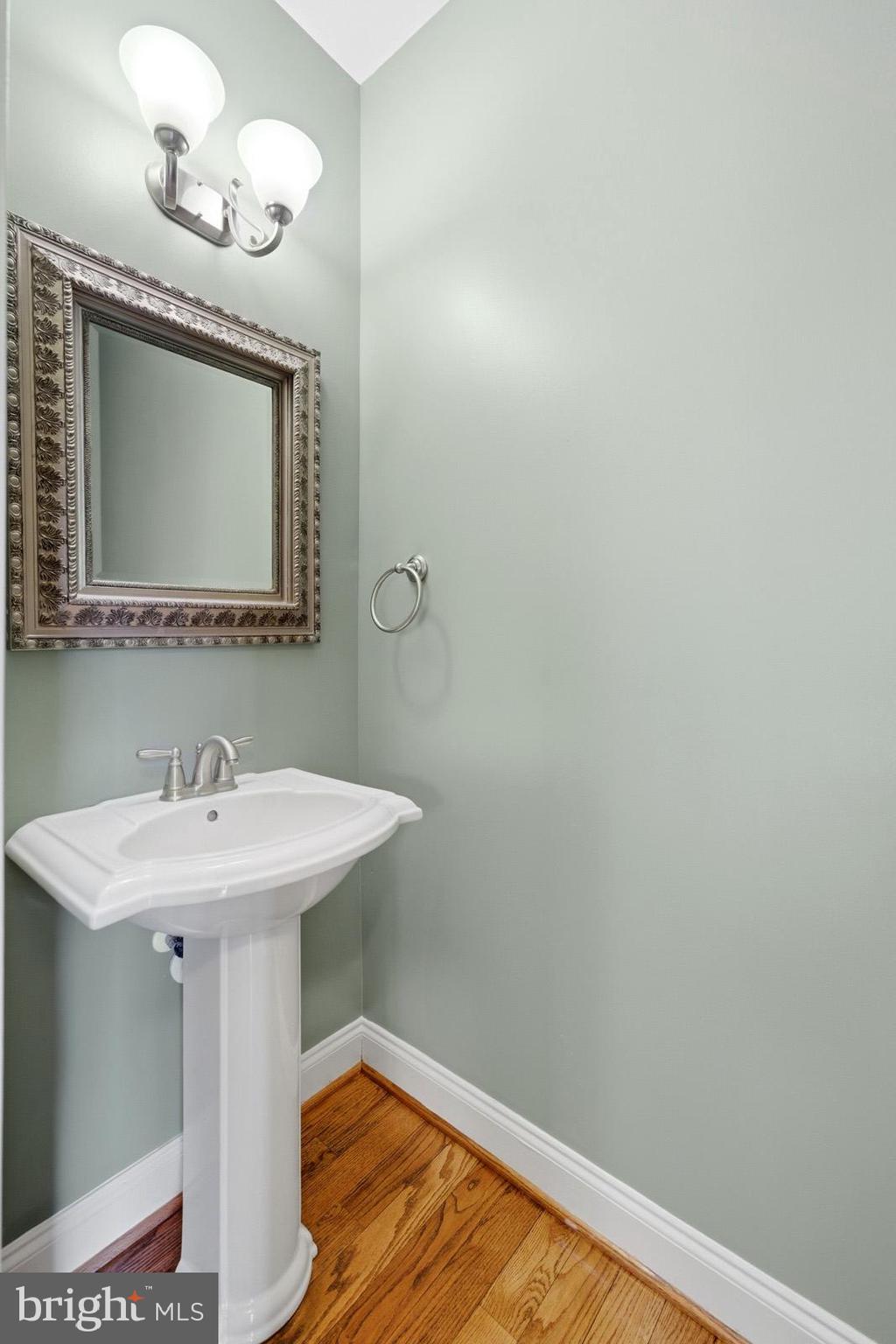 TWIN PONDS - Residential