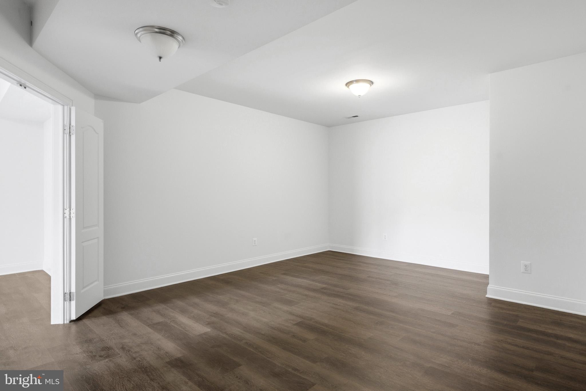 TWIN PONDS - Residential