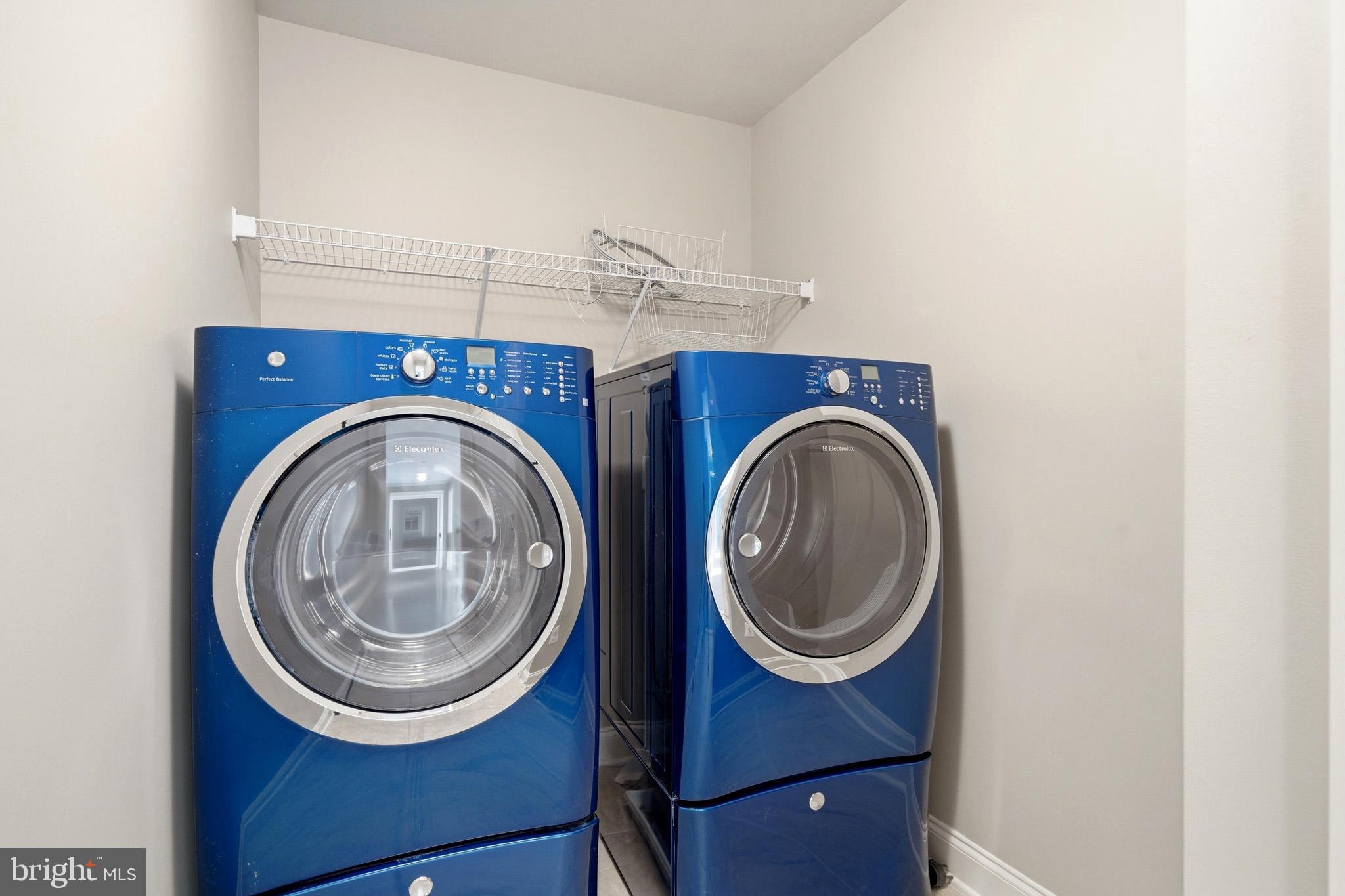 TWIN PONDS - Residential