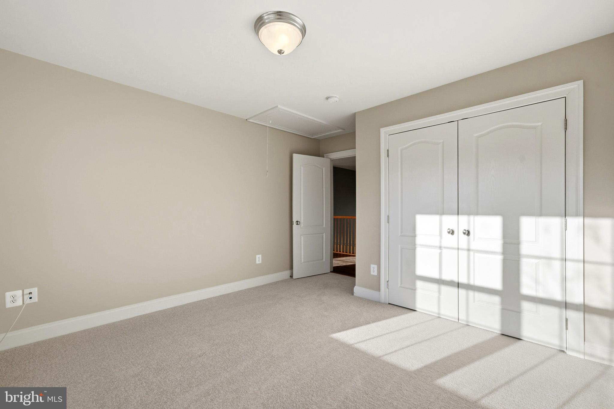 TWIN PONDS - Residential