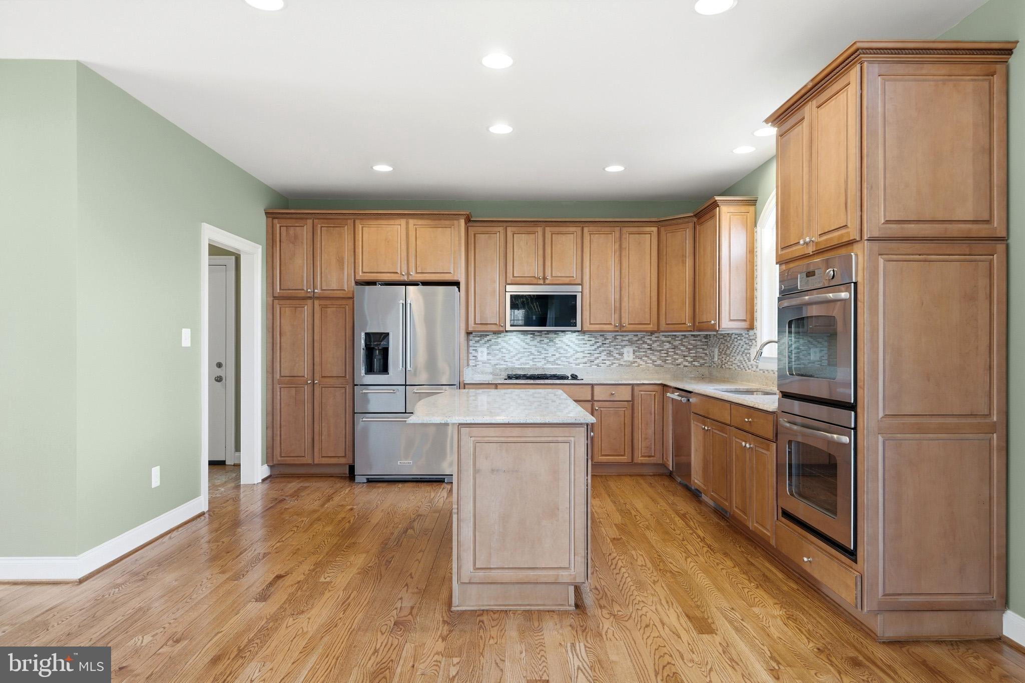 TWIN PONDS - Residential