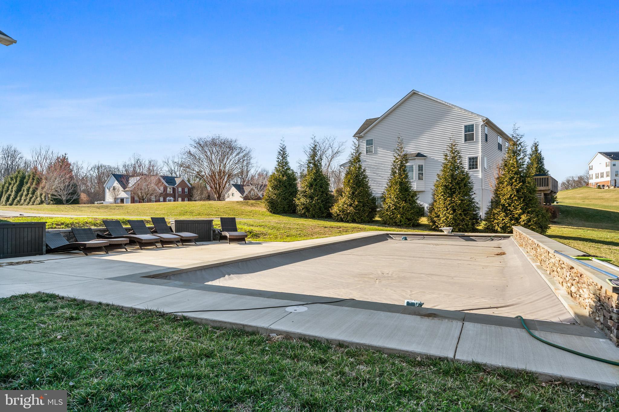 TWIN PONDS - Residential