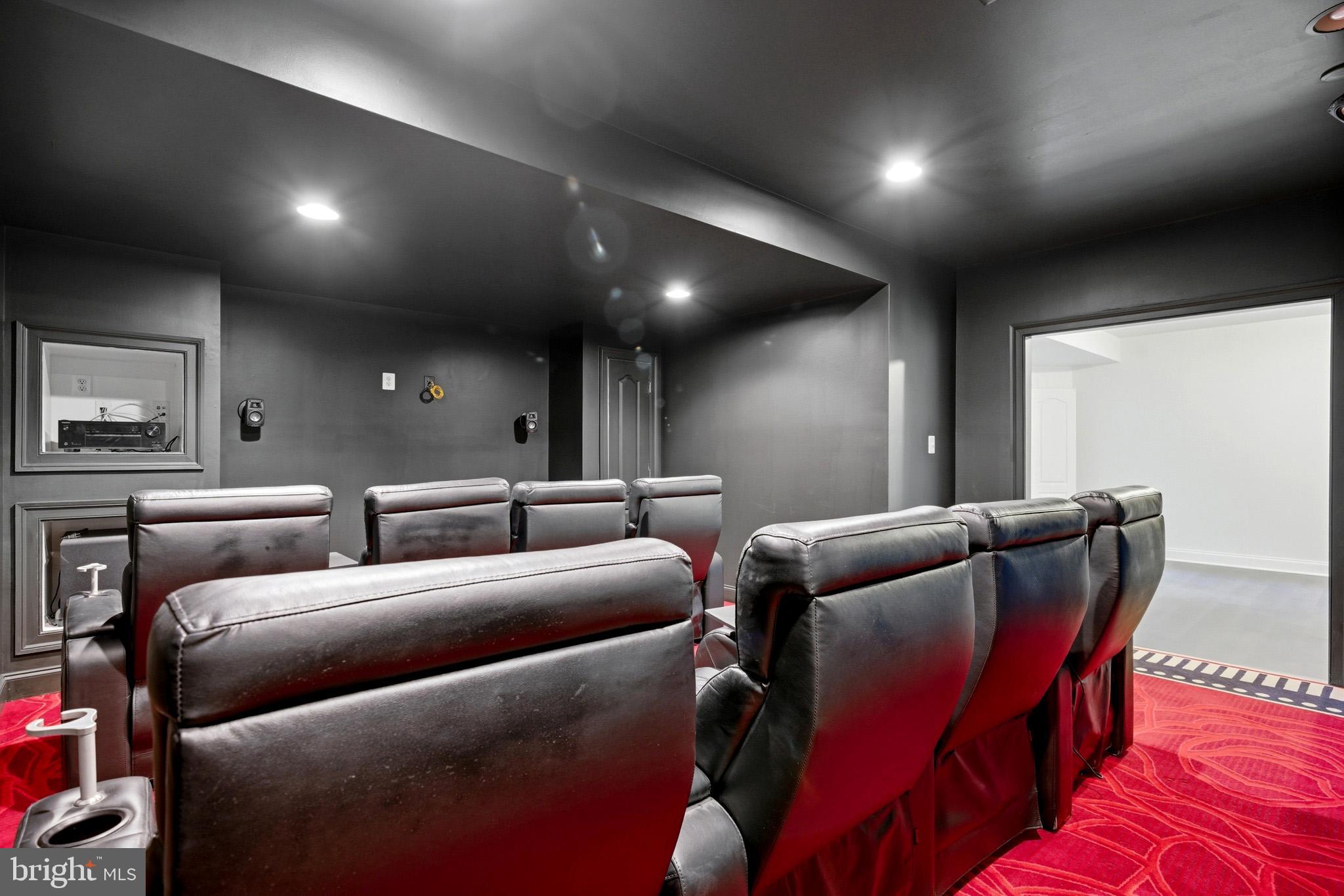 TWIN PONDS - Residential